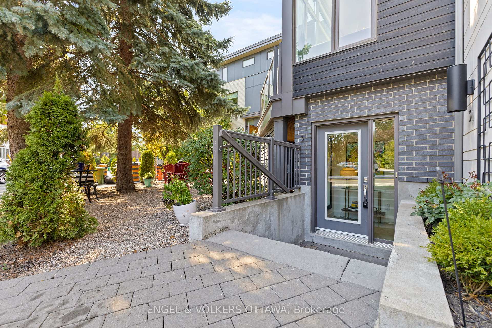 Photo 2 of 3 Montcalm Street, Ottawa, Ottawa East — HOMEH