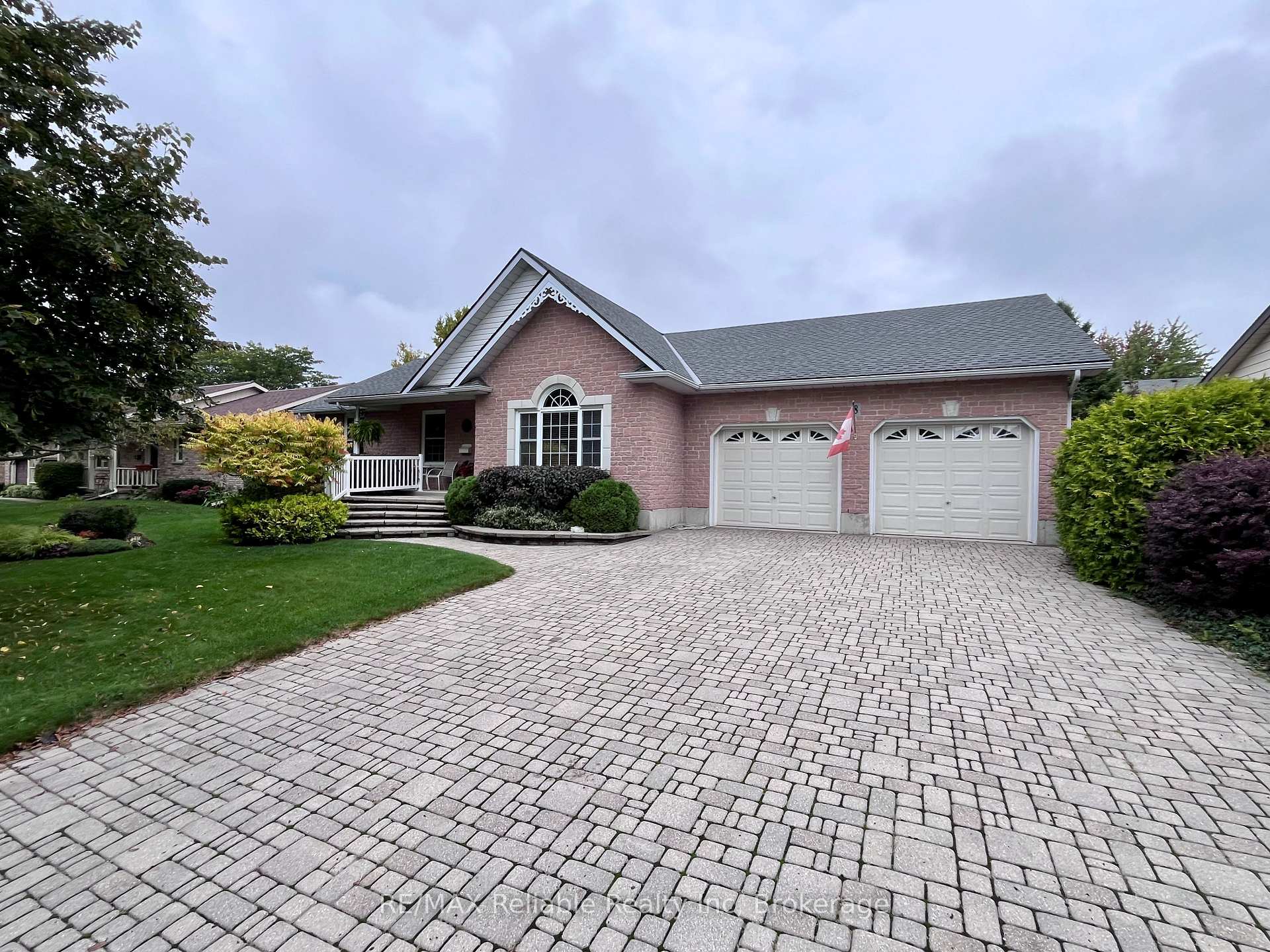 Photo 2 of 8 Beilby Street, Goderich, Goderich (Town) — HOMEH