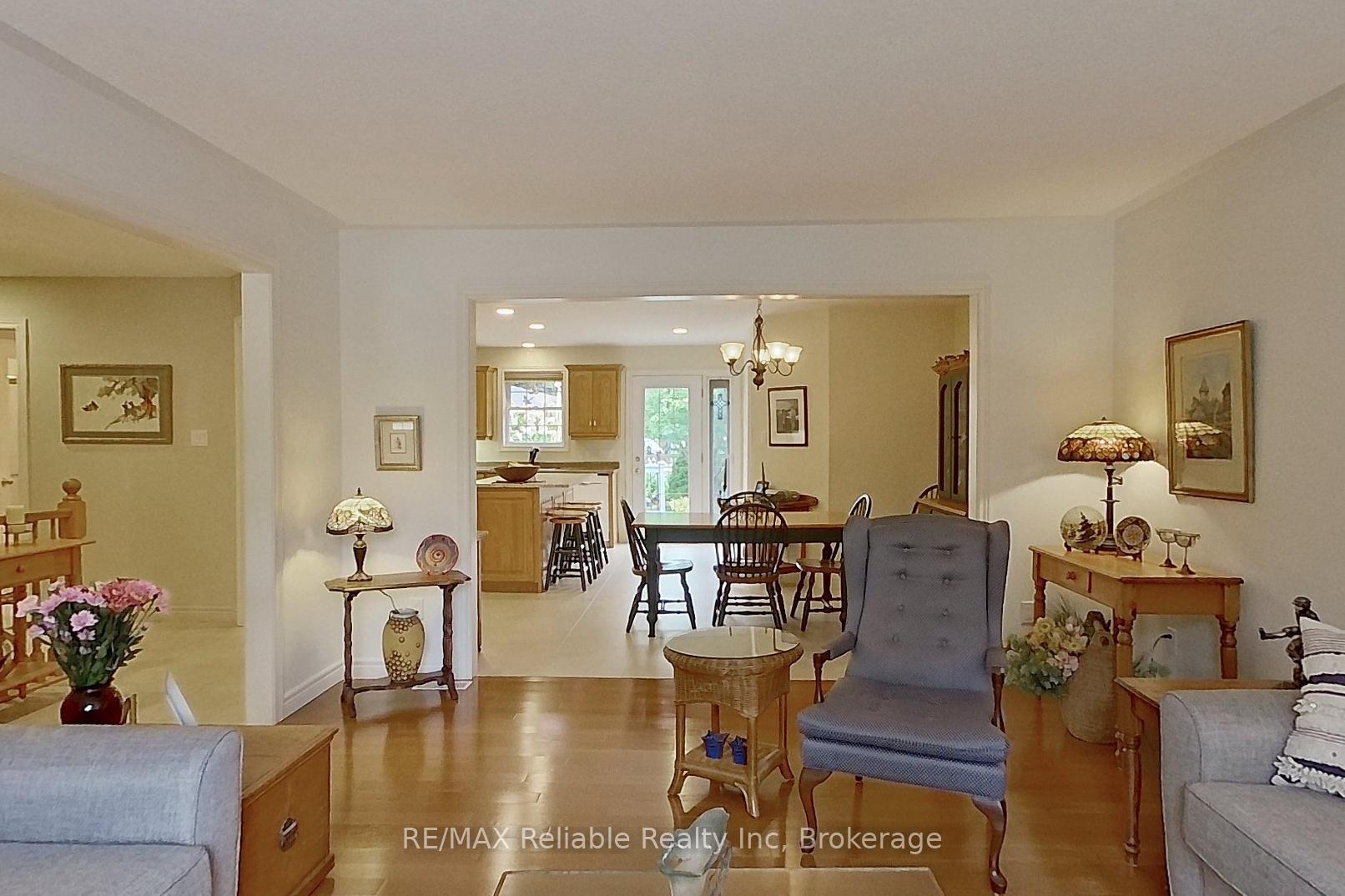 Photo 10 of 8 Beilby Street, Goderich, Goderich (Town) — HOMEH