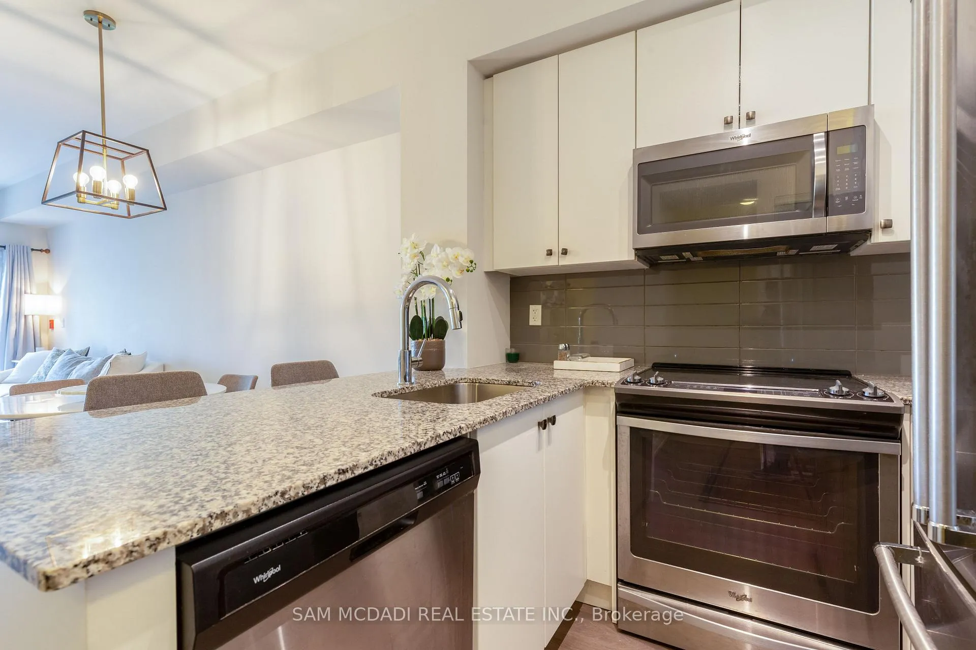 Photo 14 of Unit 114, 555 William Graham Drive, Aurora, Rural Aurora — HOMEH