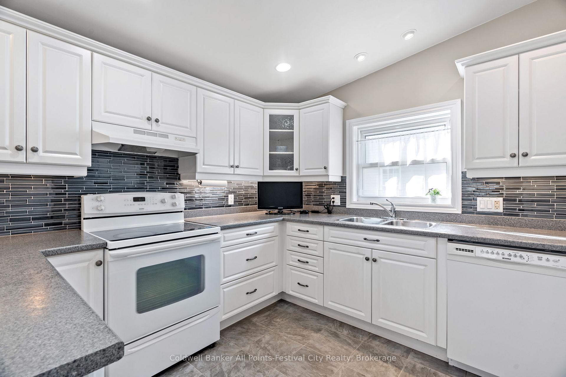 Photo 15 of 264 Huron Road, Goderich, Goderich (Town) — HOMEH