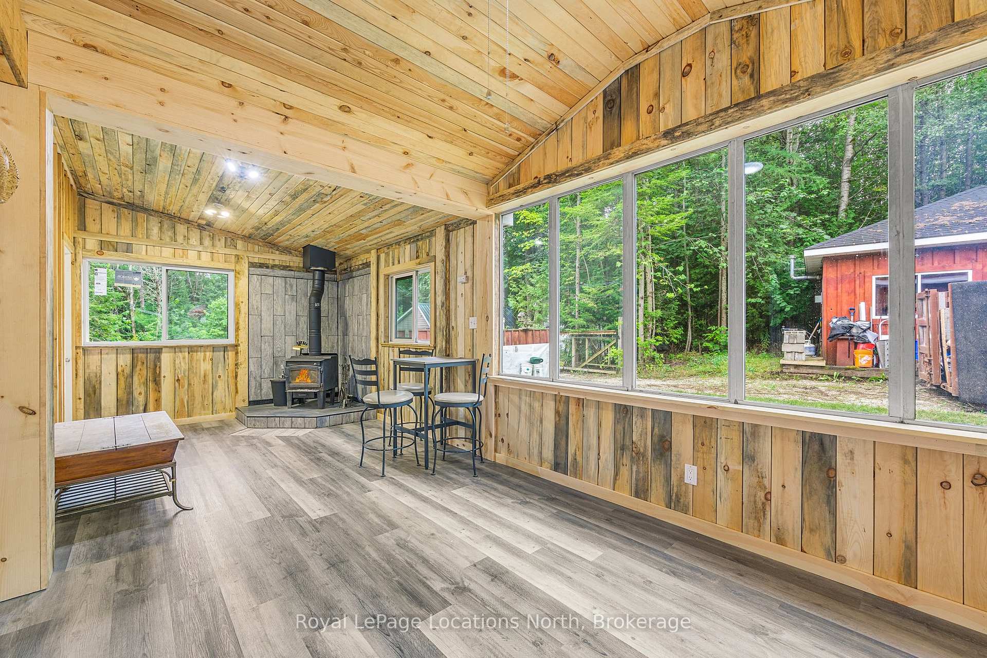 Photo 3 of 797176 East Back Line, Chatsworth — HOMEH