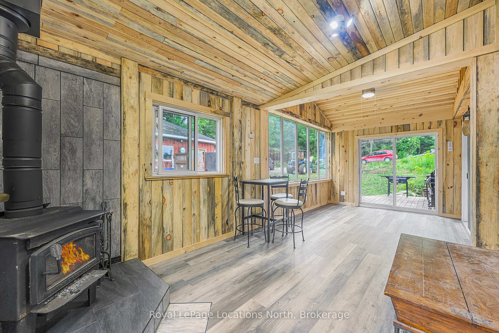 Photo 4 of 797176 East Back Line, Chatsworth — HOMEH