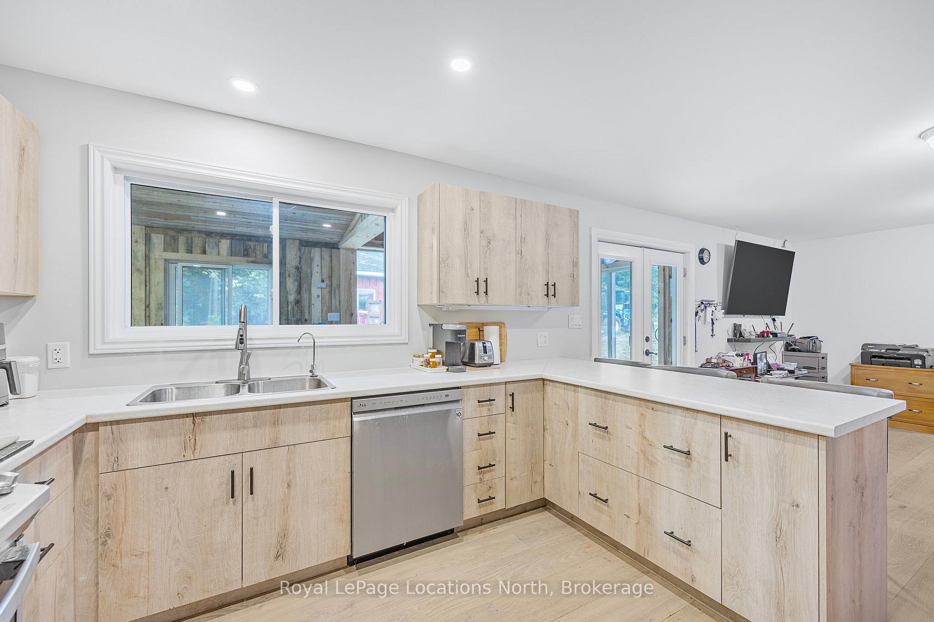 Photo 6 of 797176 East Back Line, Chatsworth — HOMEH
