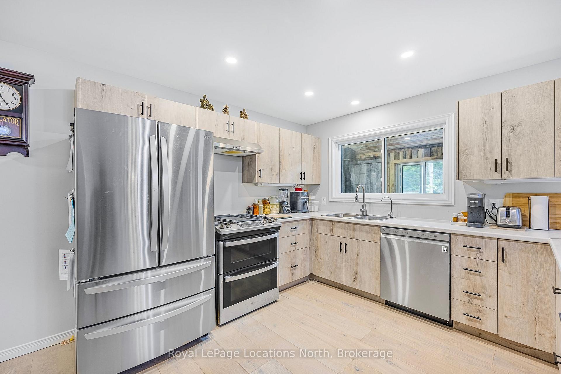 Photo 8 of 797176 East Back Line, Chatsworth — HOMEH