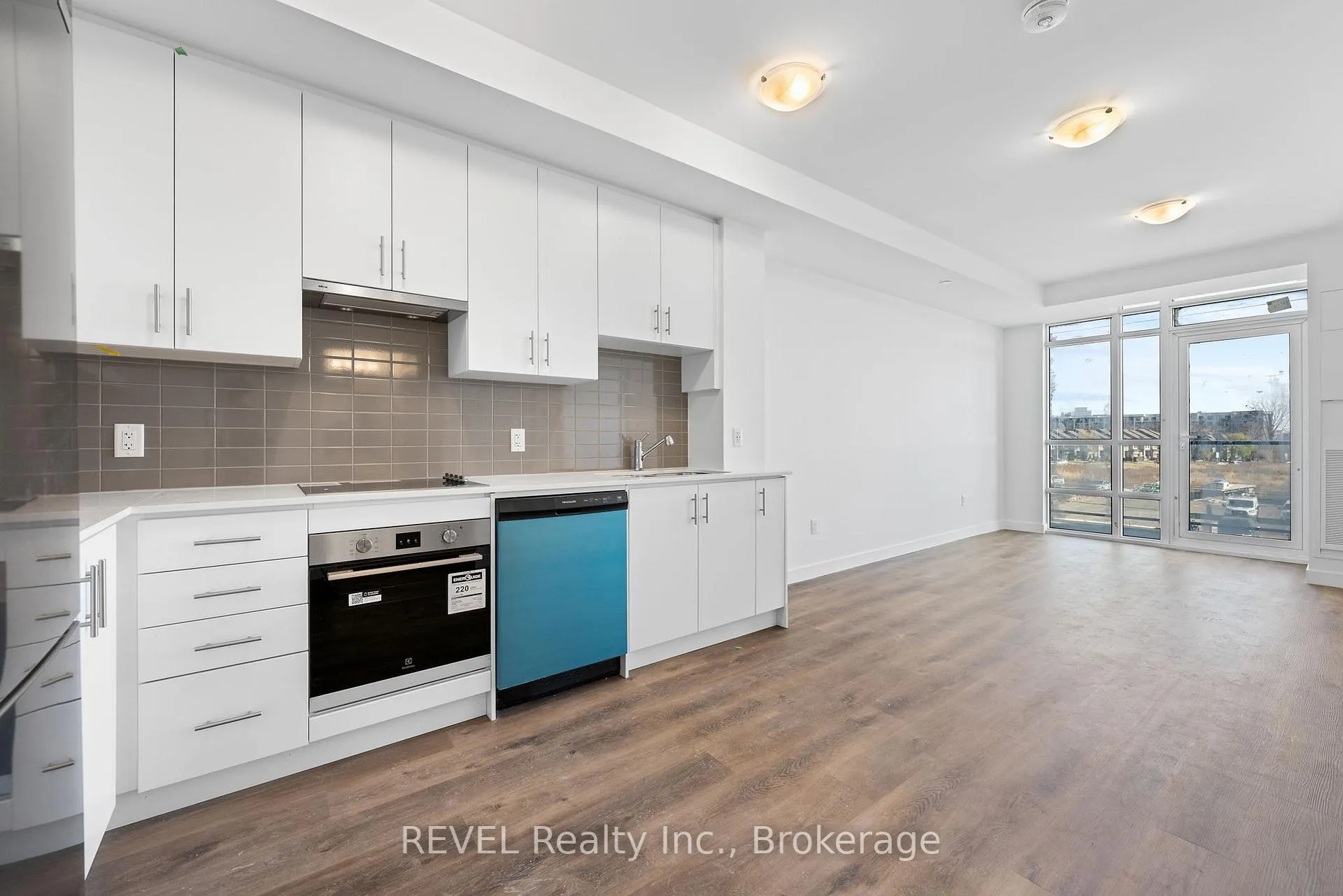 Photo 6 of Unit 315, 461 Green Road, Hamilton, Lakeshore — HOMEH