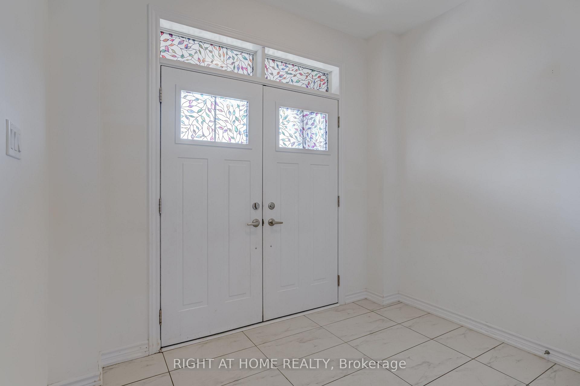 Photo 2 of 14 Moorhart Crescent, Caledon, Rural Caledon — HOMEH