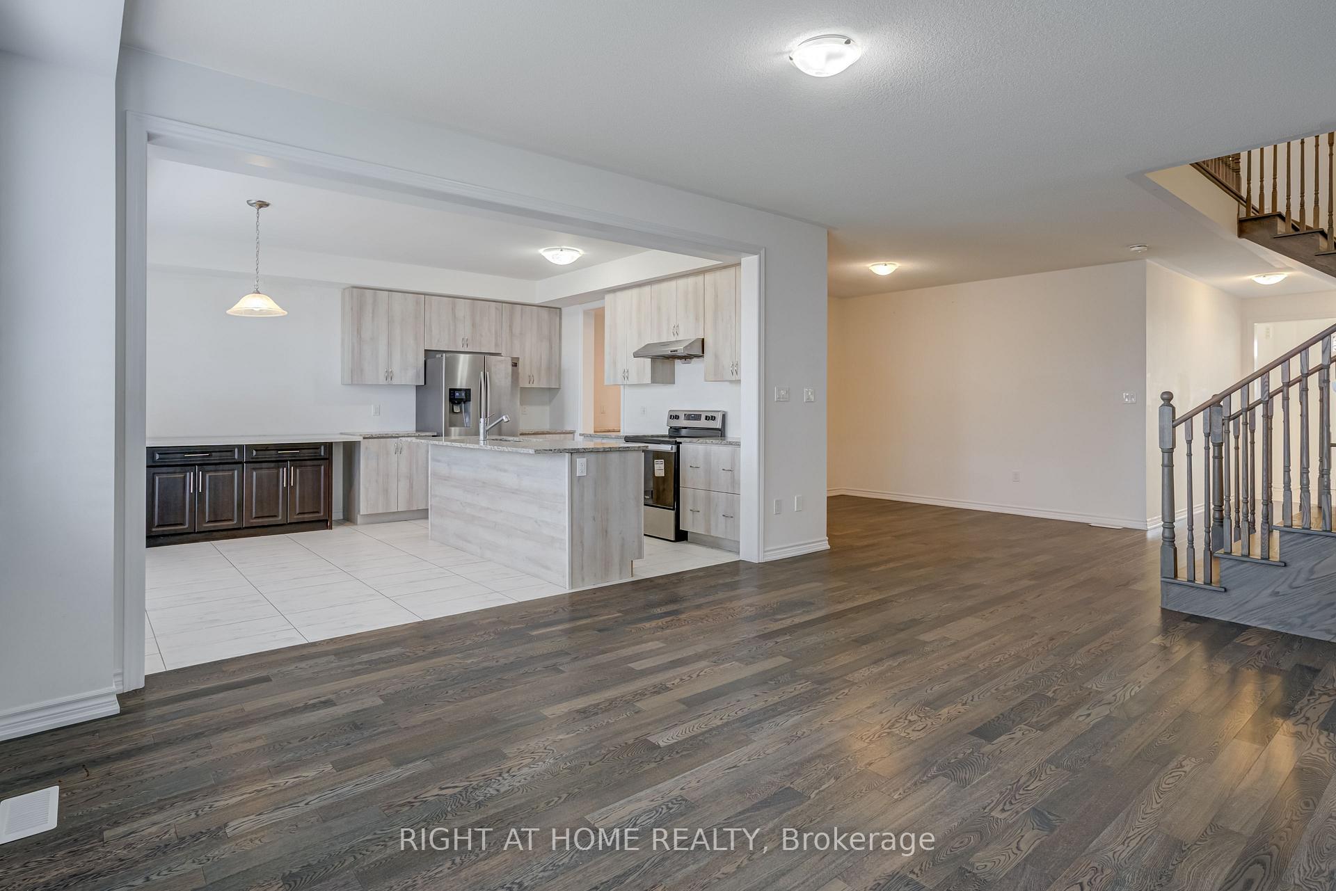 Photo 9 of 14 Moorhart Crescent, Caledon, Rural Caledon — HOMEH