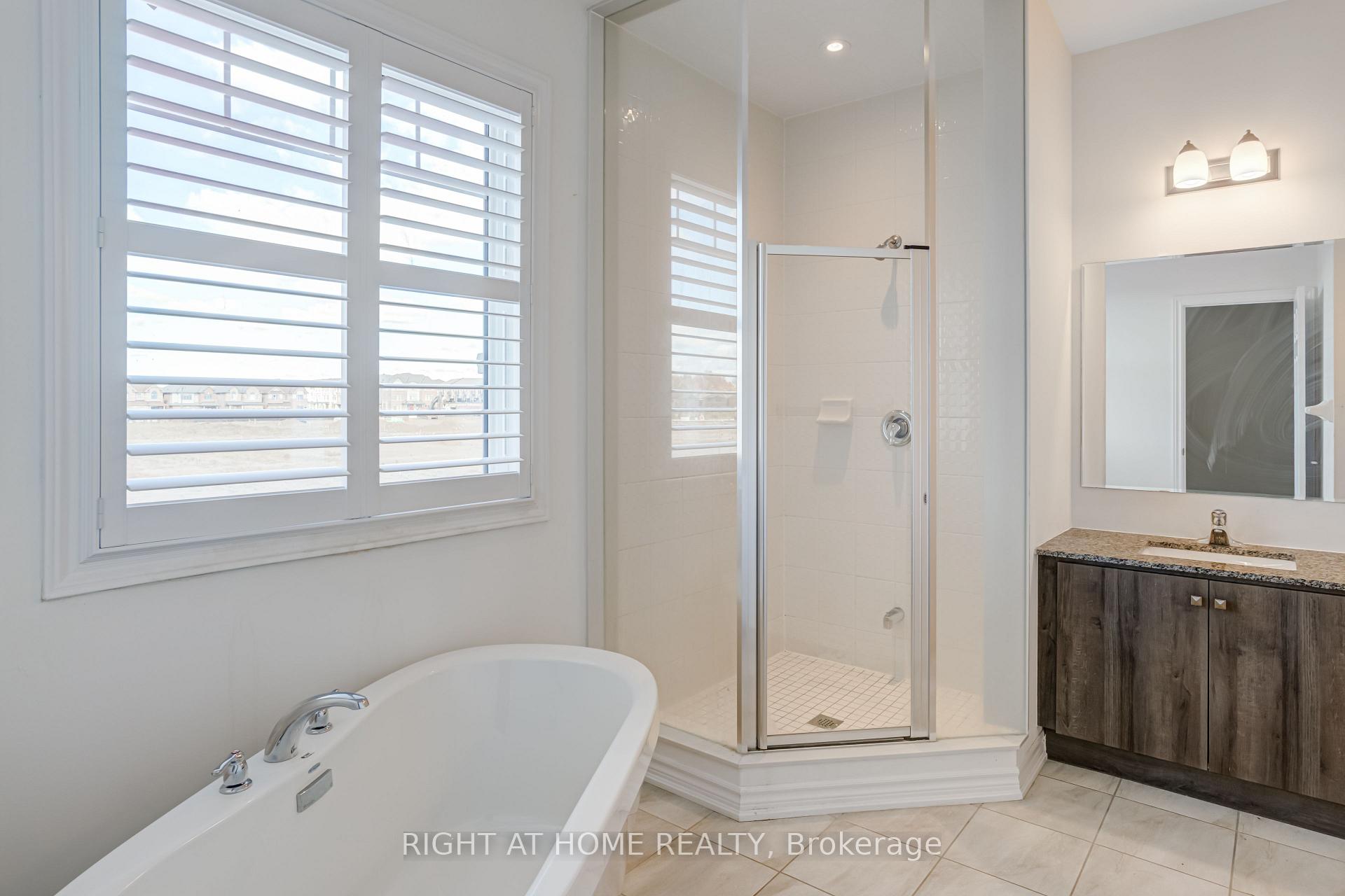 Photo 13 of 14 Moorhart Crescent, Caledon, Rural Caledon — HOMEH