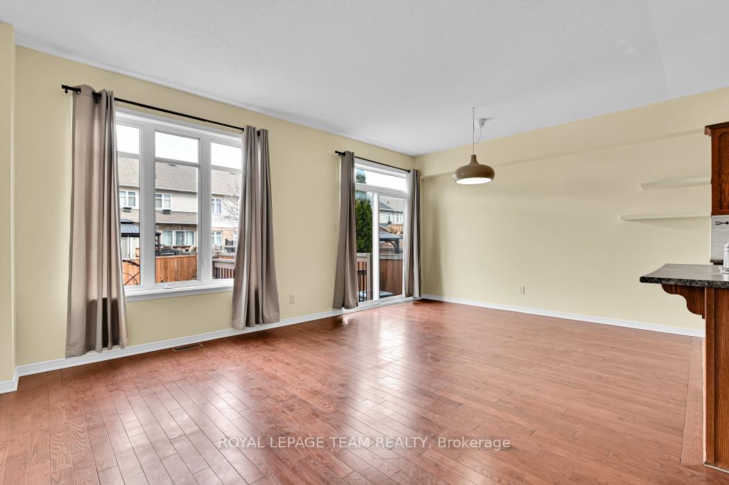 Photo 5 of 773 Nakina Way, Ottawa, Riverside South/Gloucester Glen — HOMEH