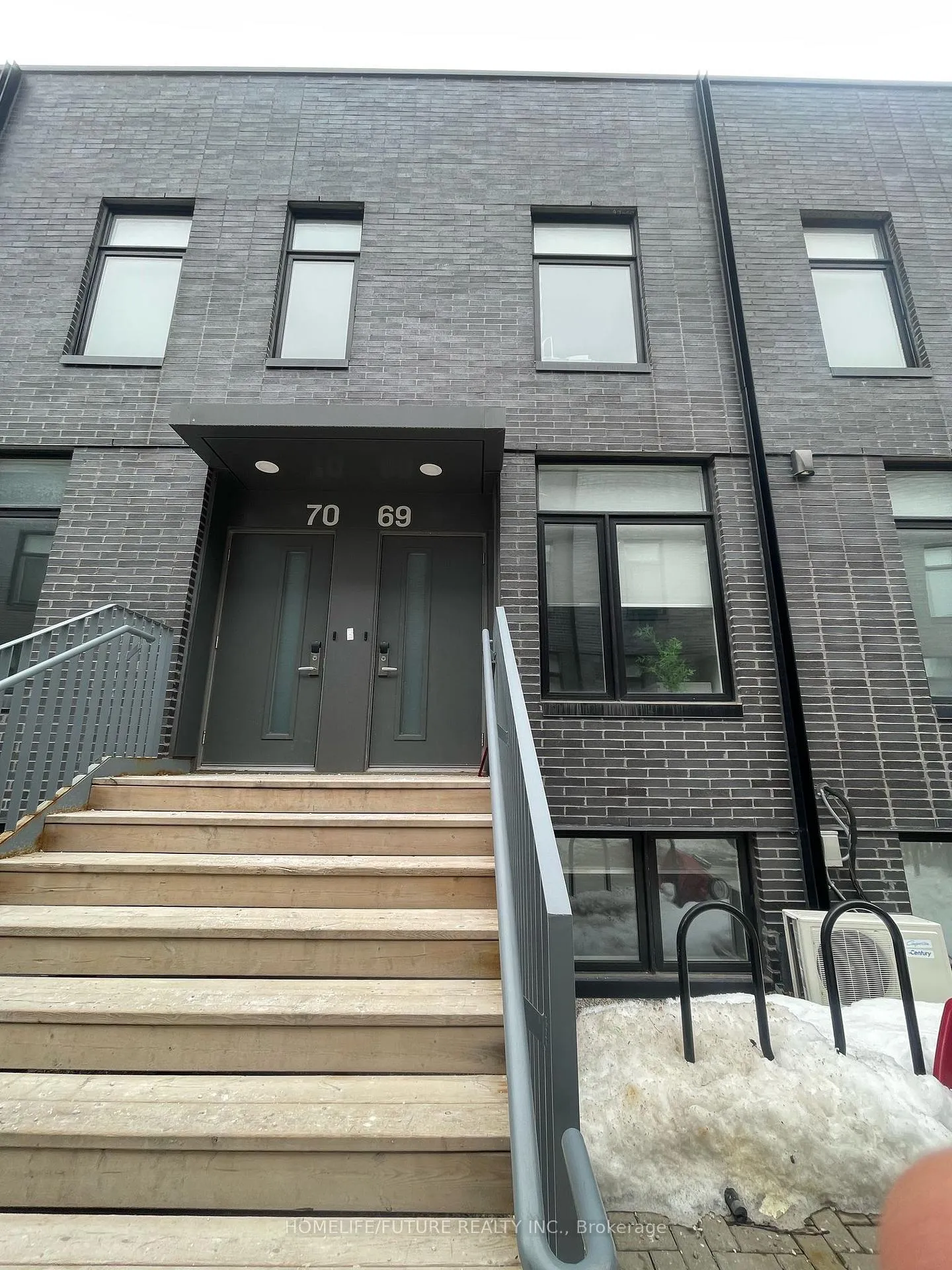 Photo 4 of Unit 69, 1760 Simcoe Street N, Oshawa, Samac — HOMEH