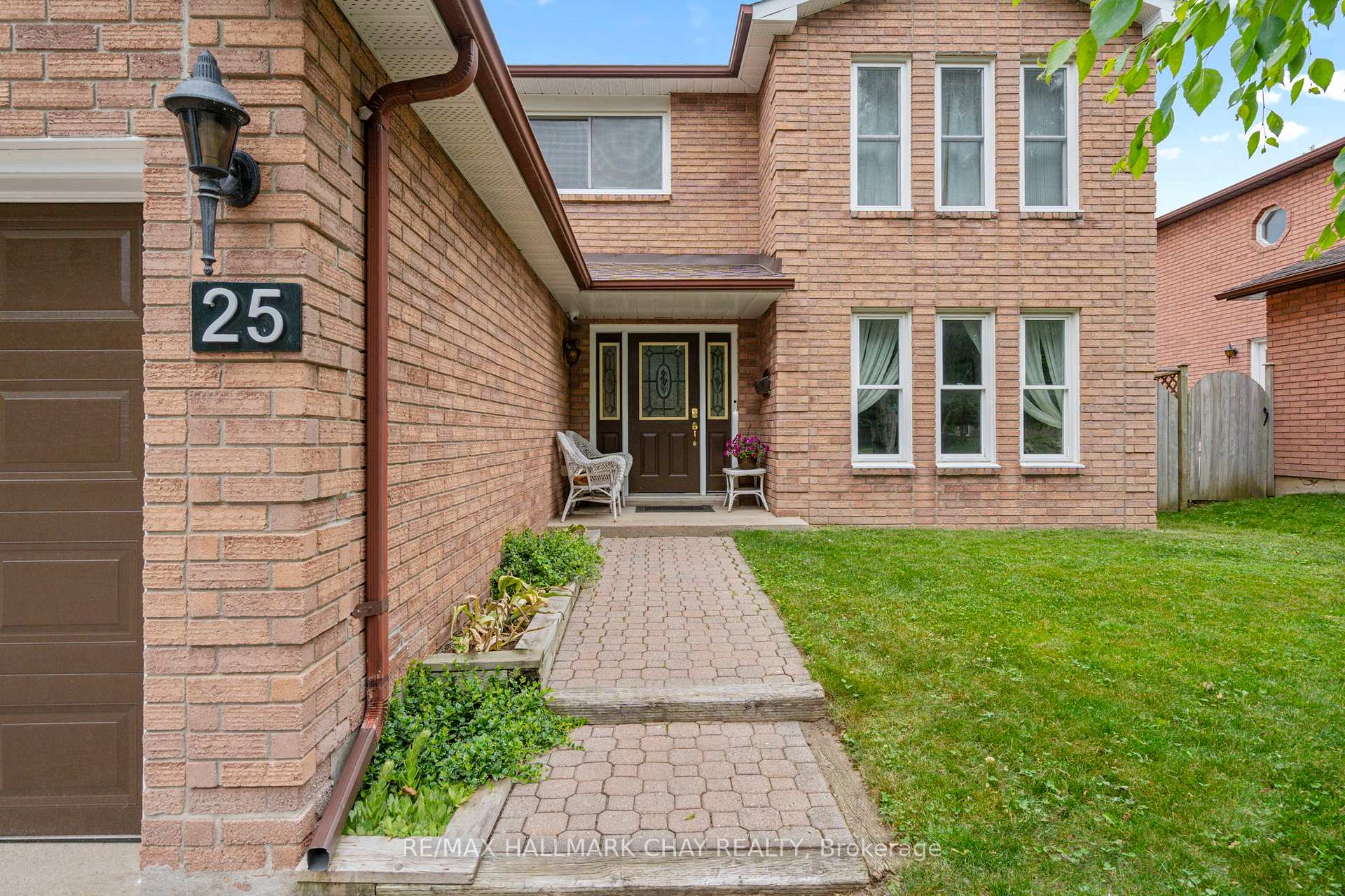 Photo 2 of 25 Trillium Crescent, Barrie, Allandale Heights — HOMEH