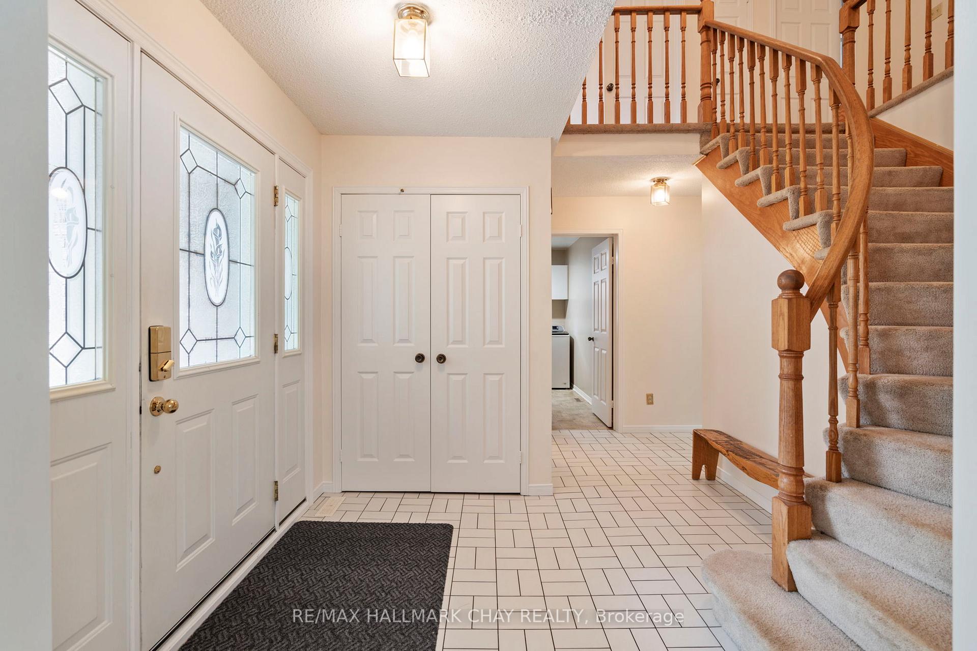 Photo 4 of 25 Trillium Crescent, Barrie, Allandale Heights — HOMEH