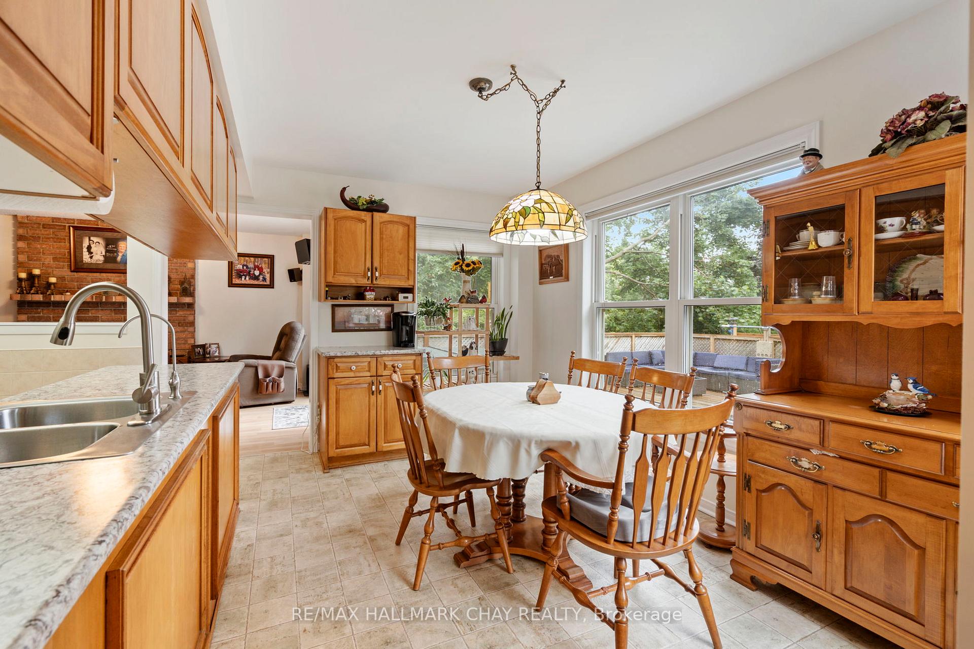 Photo 8 of 25 Trillium Crescent, Barrie, Allandale Heights — HOMEH