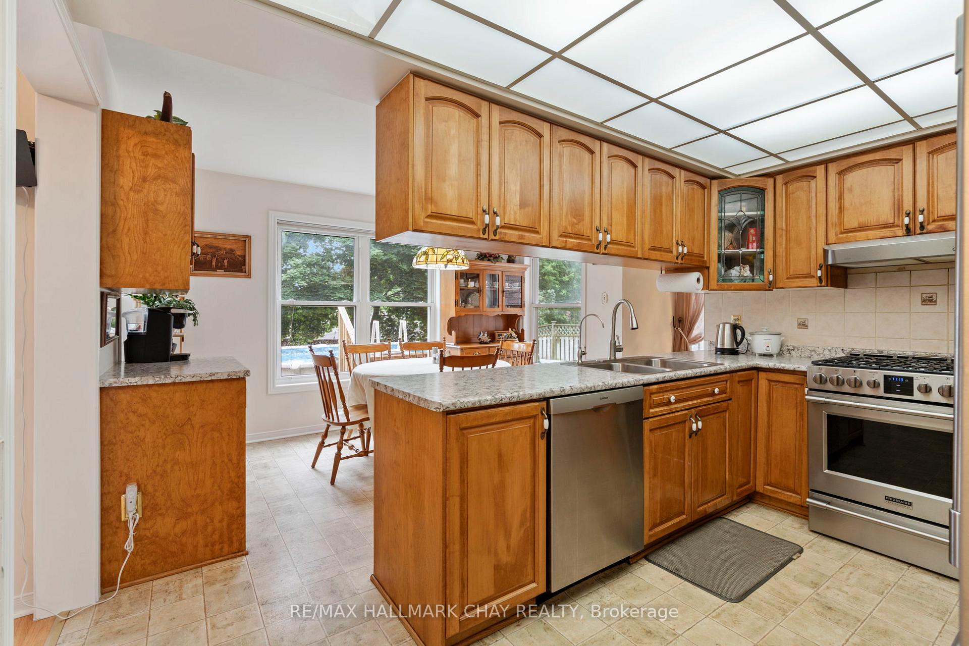 Photo 9 of 25 Trillium Crescent, Barrie, Allandale Heights — HOMEH