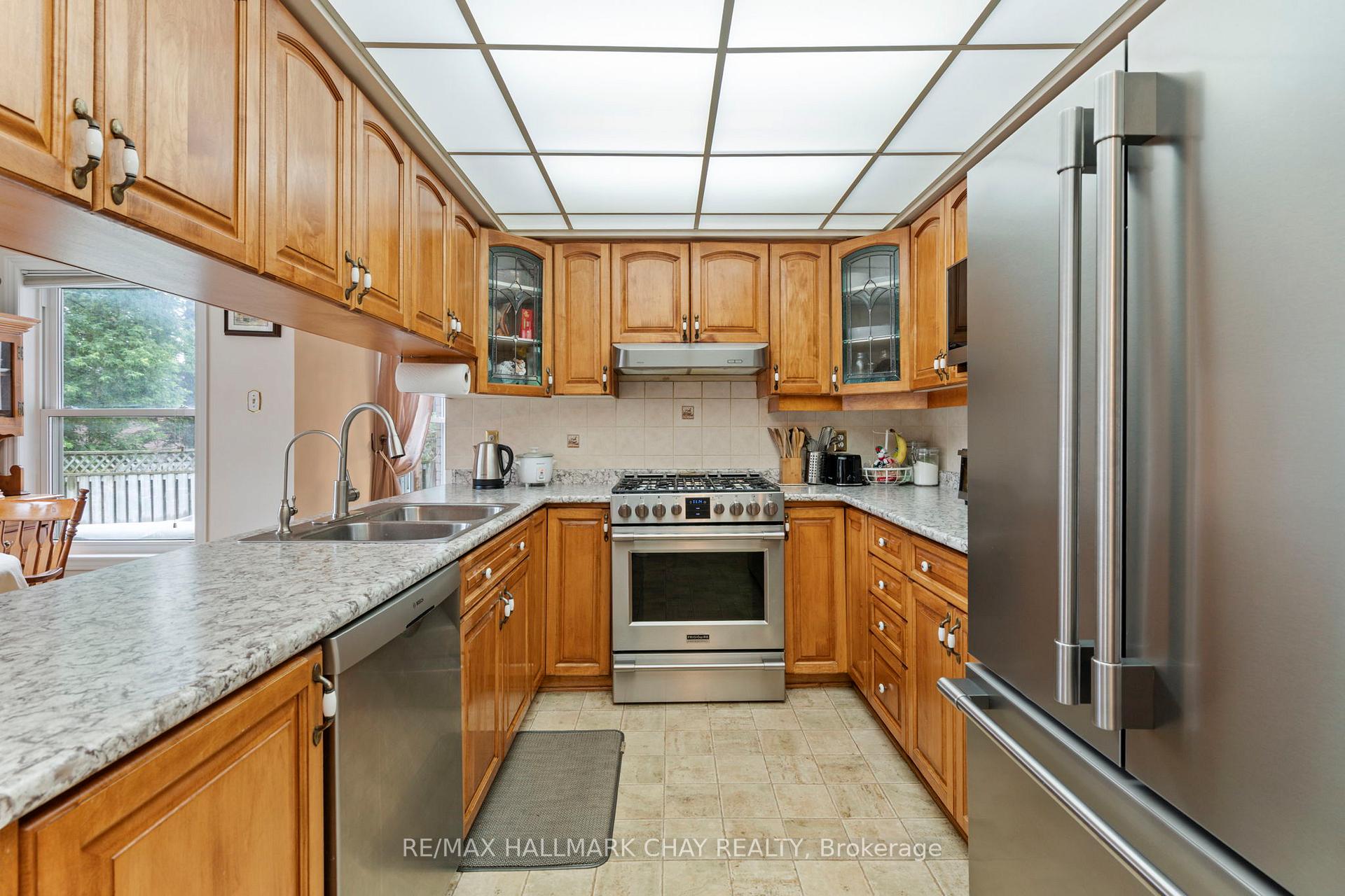 Photo 10 of 25 Trillium Crescent, Barrie, Allandale Heights — HOMEH