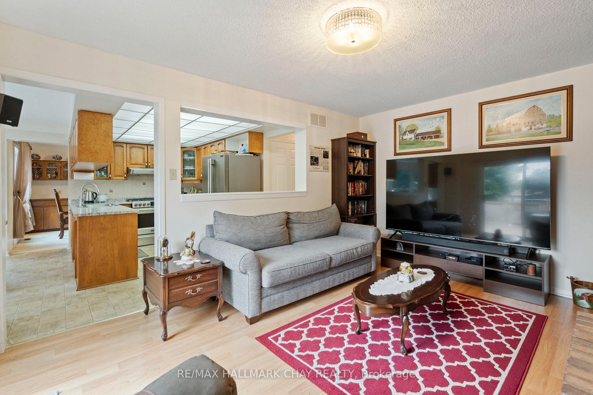 Photo 12 of 25 Trillium Crescent, Barrie, Allandale Heights — HOMEH