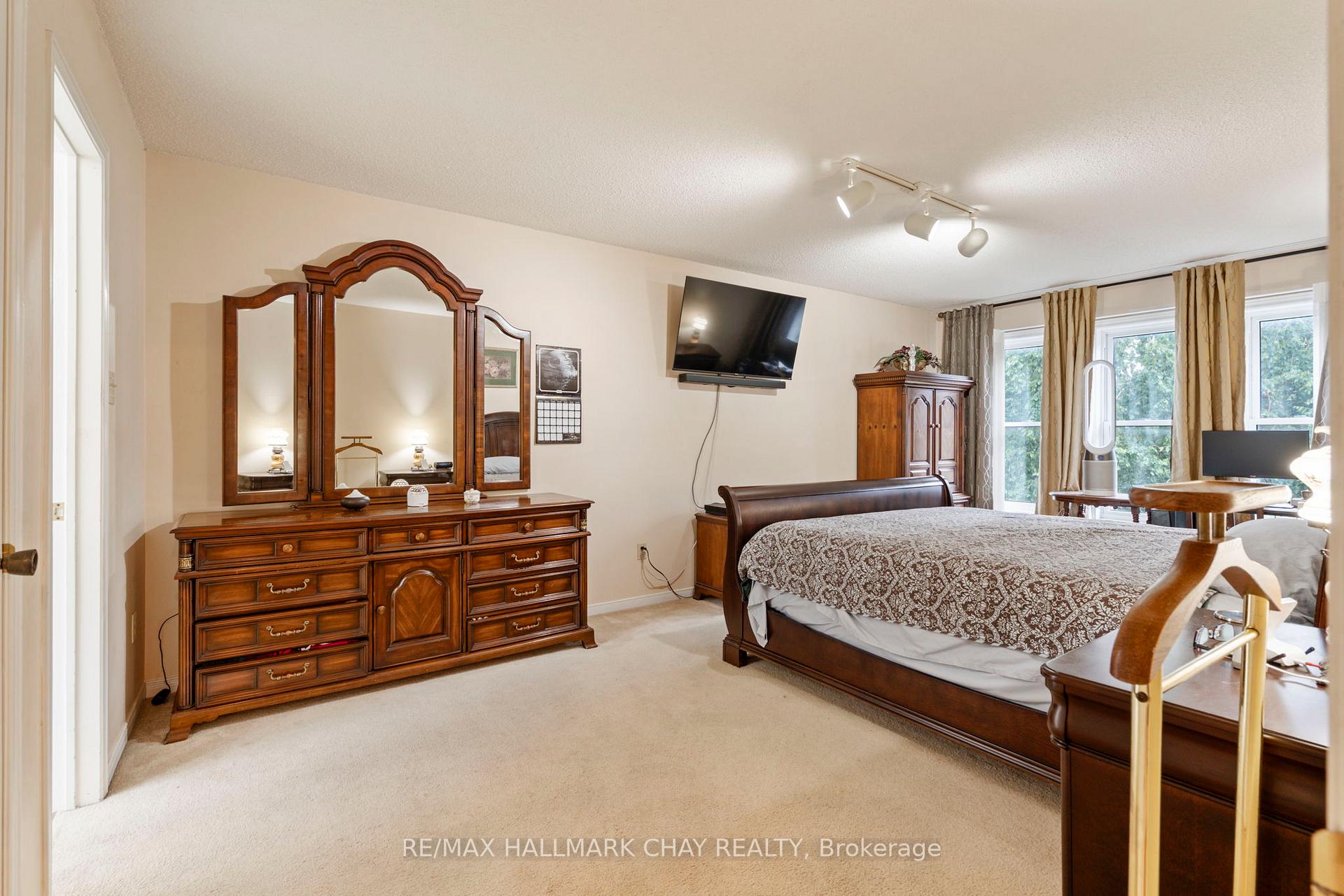 Photo 14 of 25 Trillium Crescent, Barrie, Allandale Heights — HOMEH