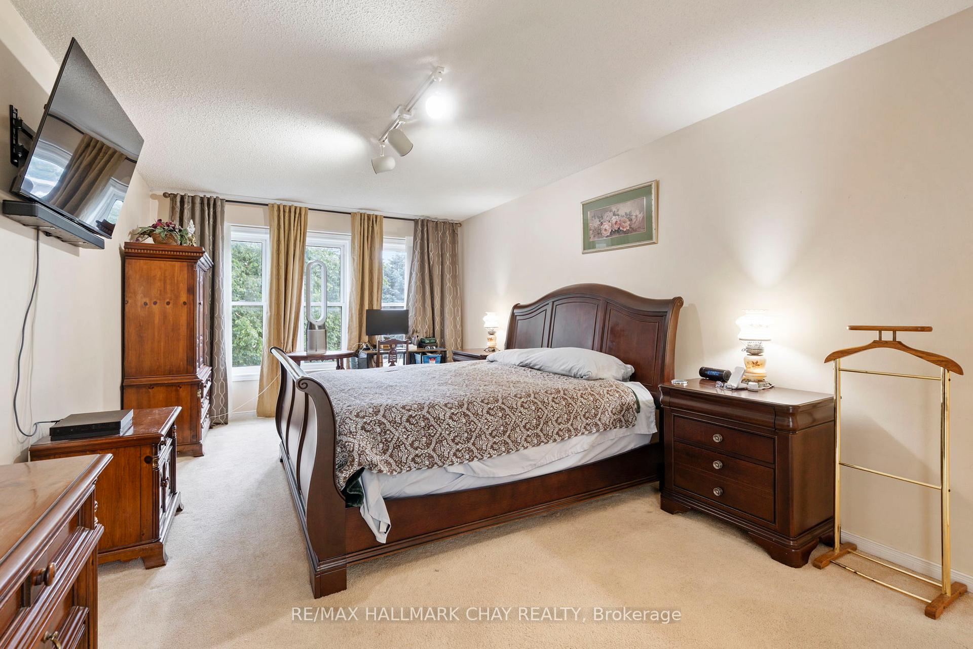 Photo 15 of 25 Trillium Crescent, Barrie, Allandale Heights — HOMEH
