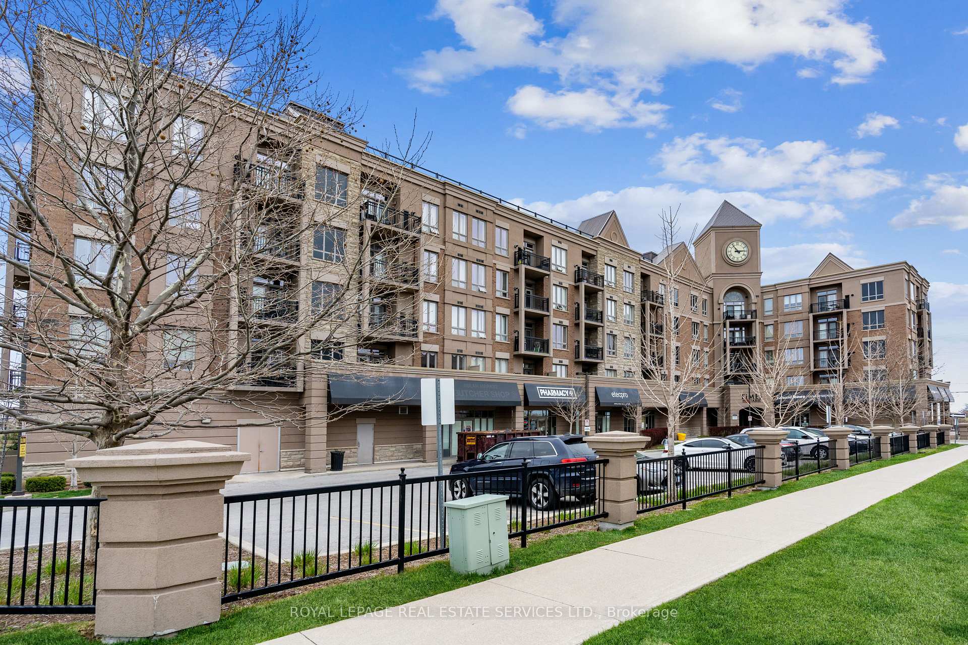 Front of Unit 404, 5327 Upper Middle Road