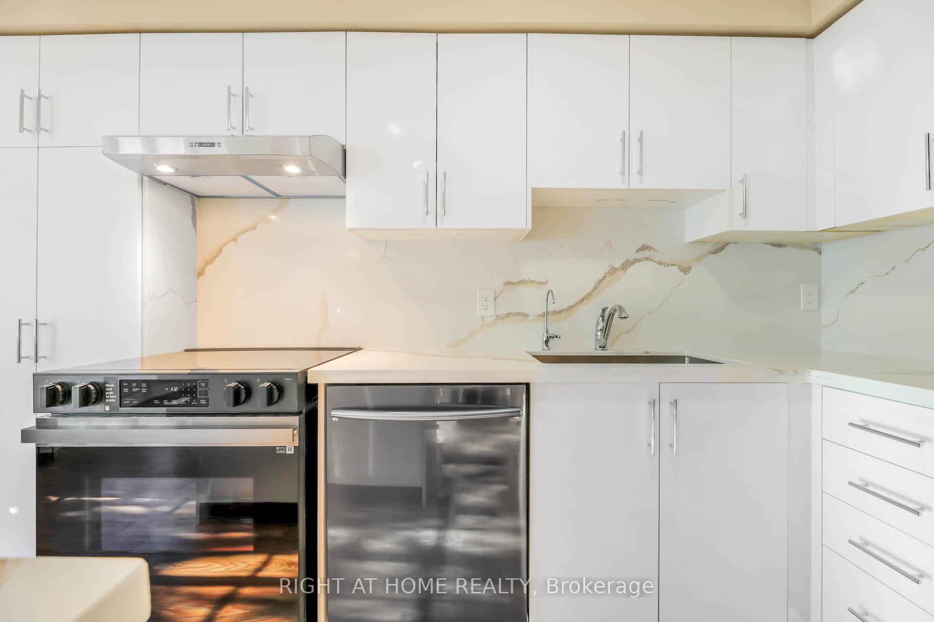 Photo 6 of Unit 40, 130 Mosaics Avenue, Aurora, Aurora Highlands — HOMEH