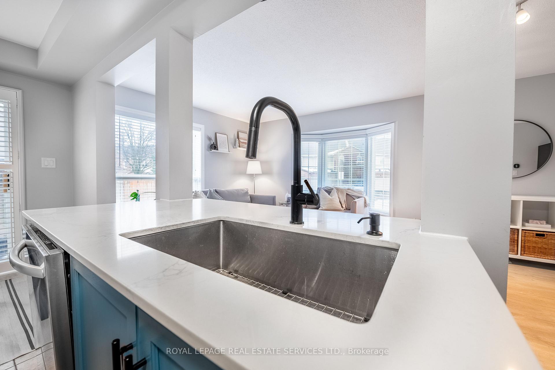 Photo 12 of Unit 86, 800 Paramount Drive, Hamilton, Stoney Creek Mountain — HOMEH