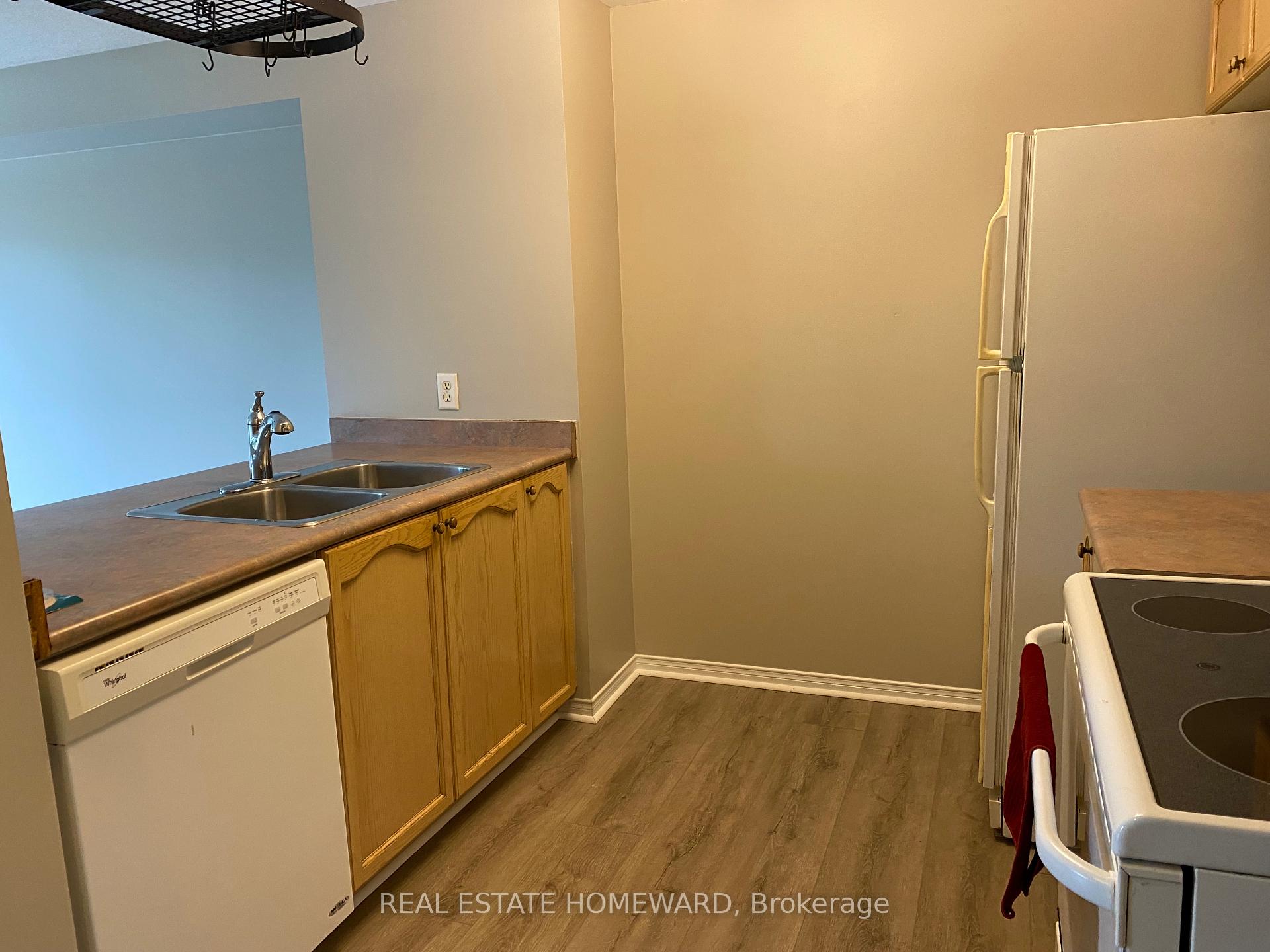 Photo 3 of 451 Ferndale Drive S, Barrie, Ardagh — HOMEH