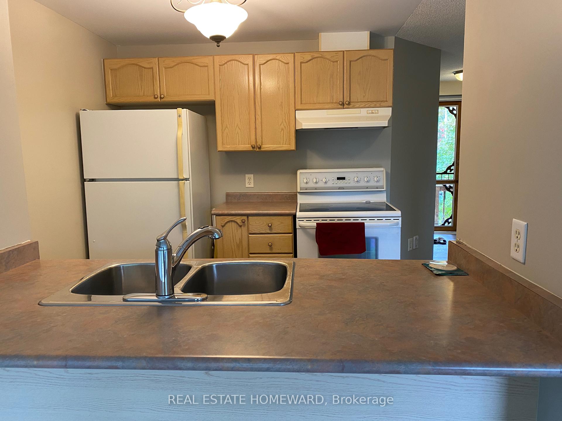 Photo 4 of 451 Ferndale Drive S, Barrie, Ardagh — HOMEH