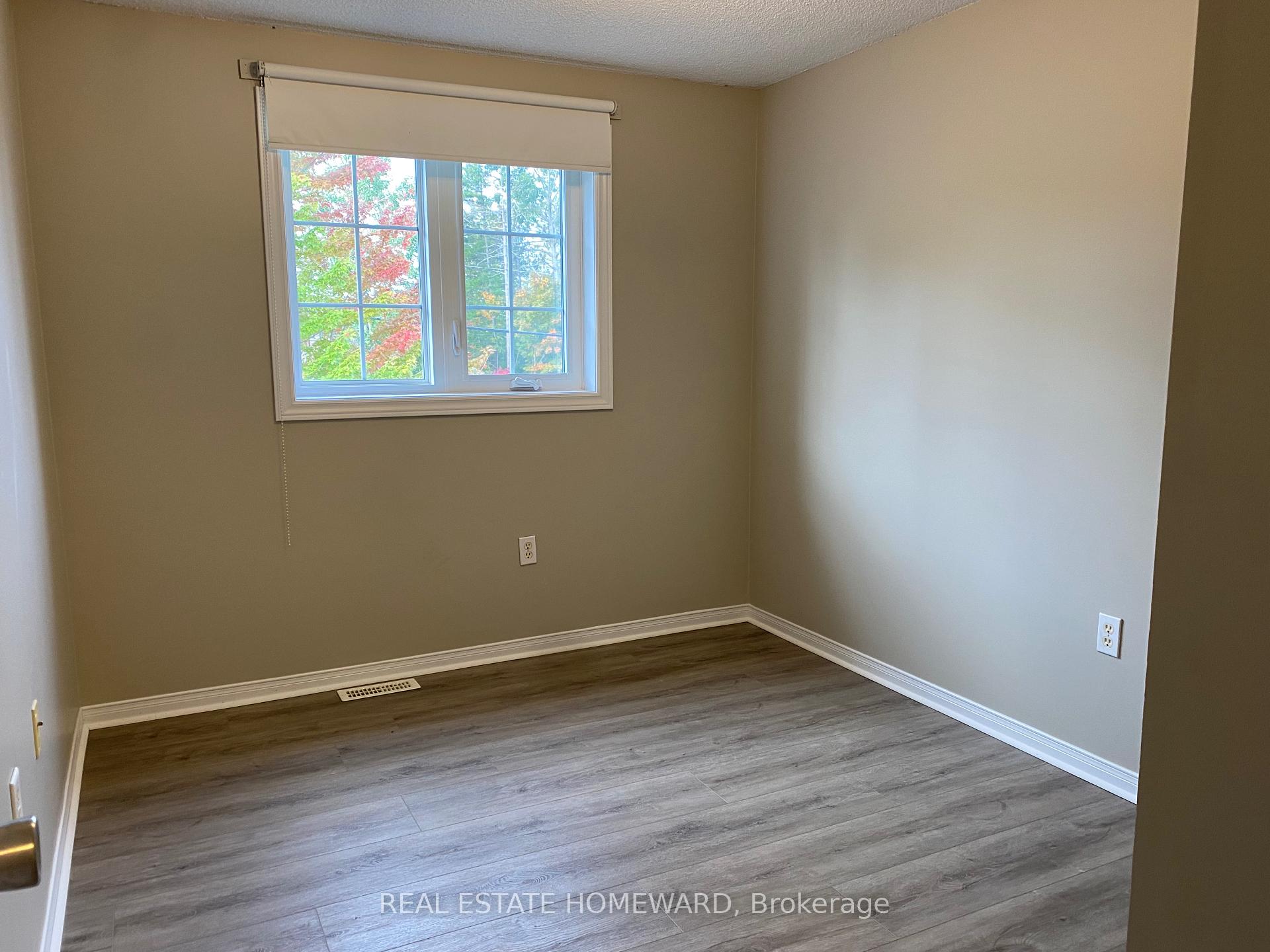 Photo 10 of 451 Ferndale Drive S, Barrie, Ardagh — HOMEH