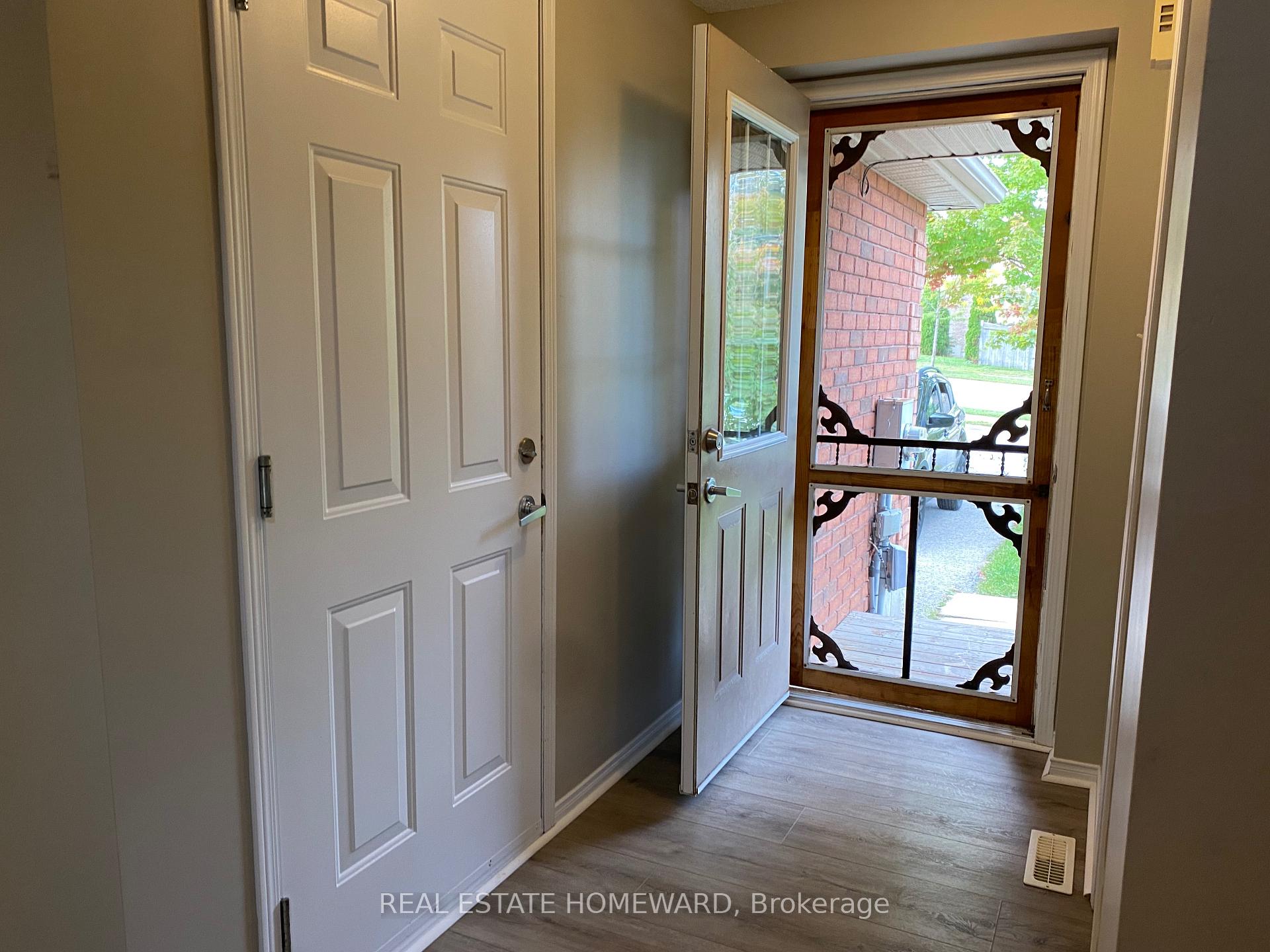 Photo 11 of 451 Ferndale Drive S, Barrie, Ardagh — HOMEH