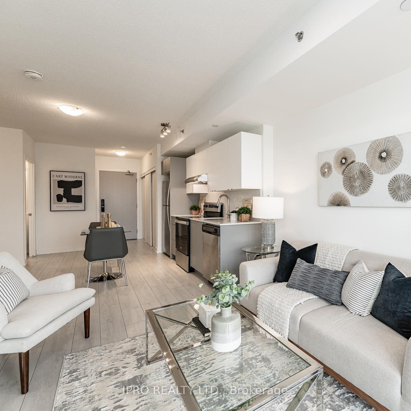 Photo 5 of Unit 709, 3210 Dakota Common Circle, Burlington, Alton — HOMEH