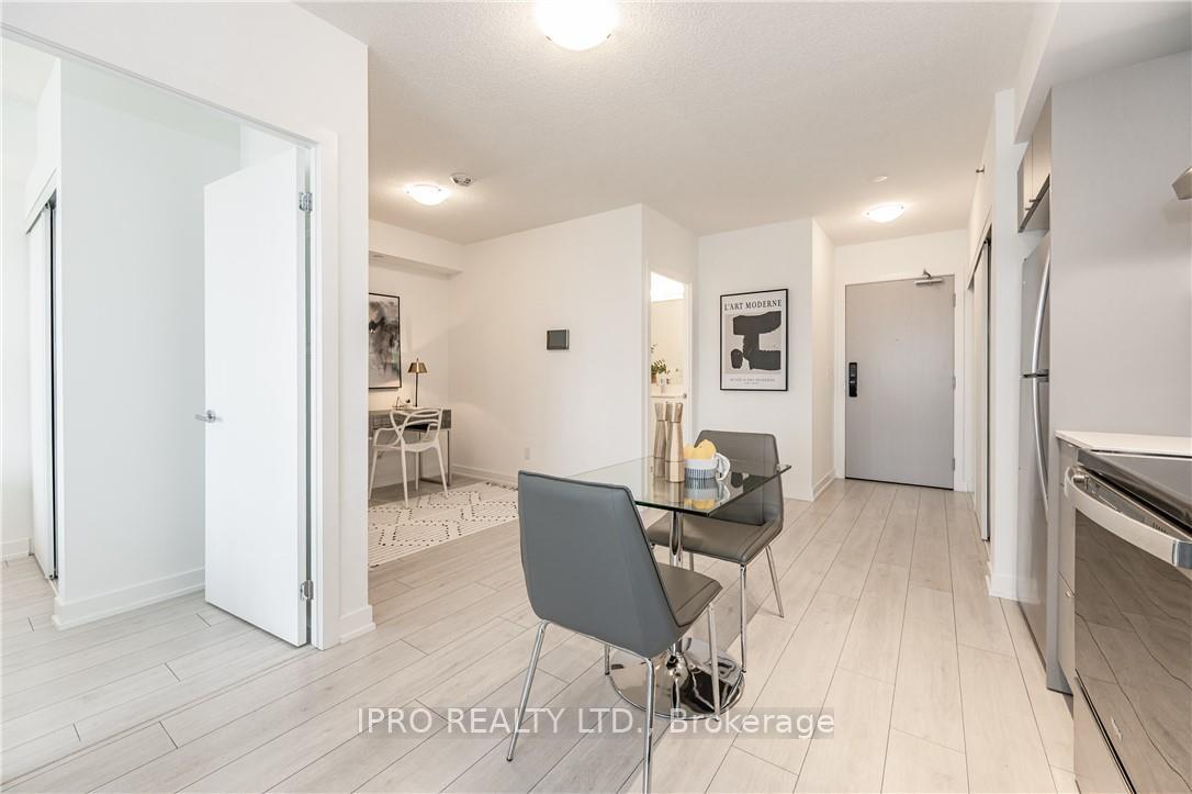 Photo 7 of Unit 709, 3210 Dakota Common Circle, Burlington, Alton — HOMEH