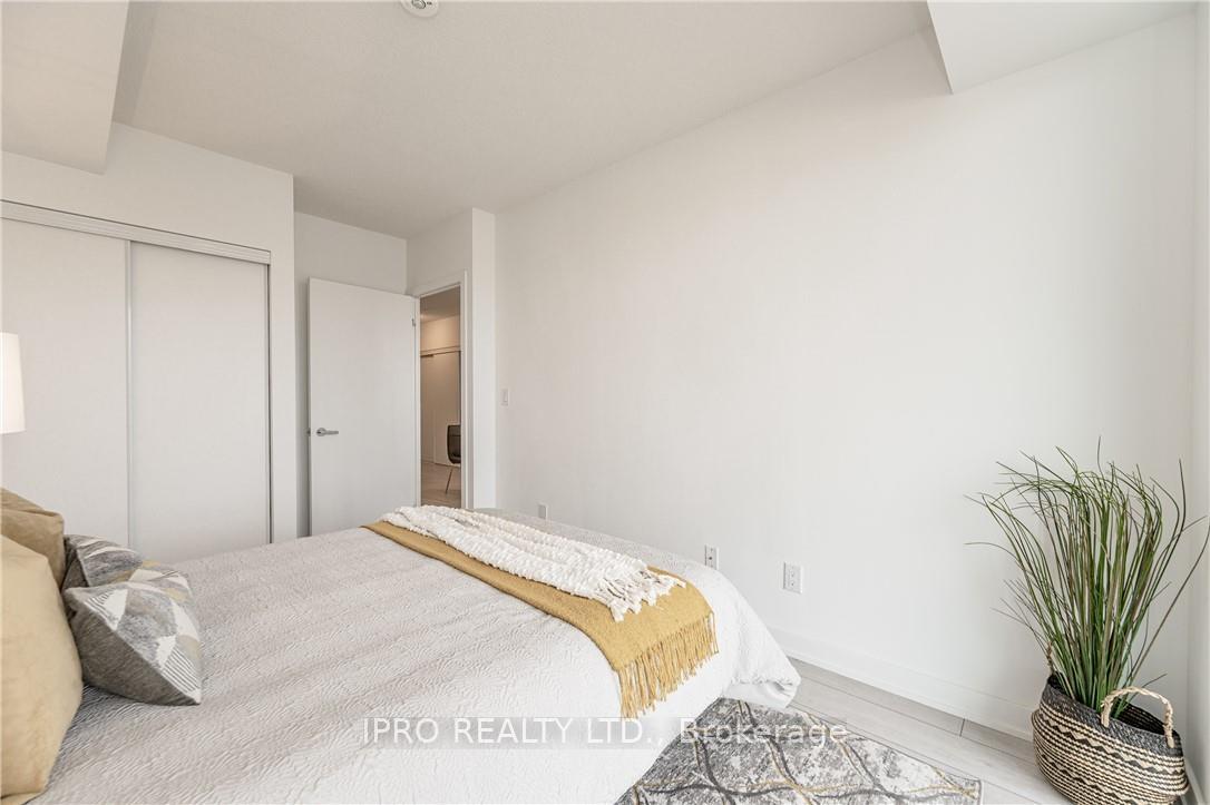 Photo 3 of Unit 709, 3210 Dakota Common Circle, Burlington, Alton — HOMEH