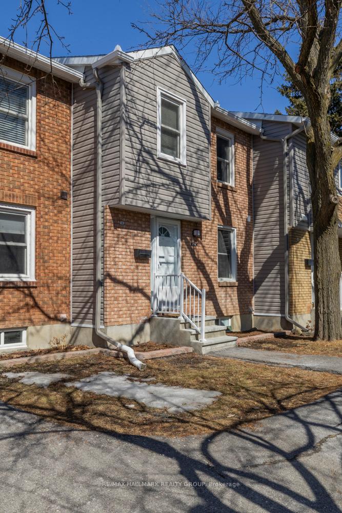 Front of Unit C, 1729 Lamoureux Drive