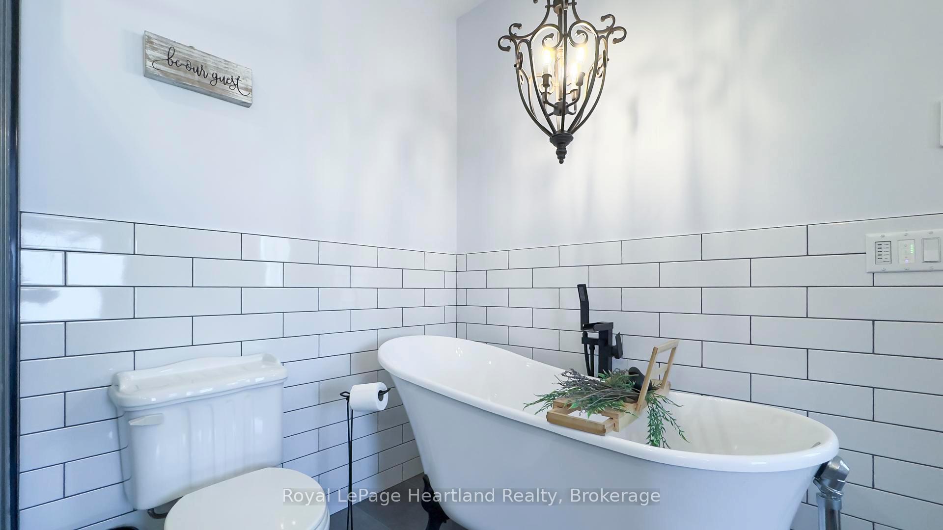 Photo 21 of 148 Britannia Road E, Goderich, Goderich (Town) — HOMEH