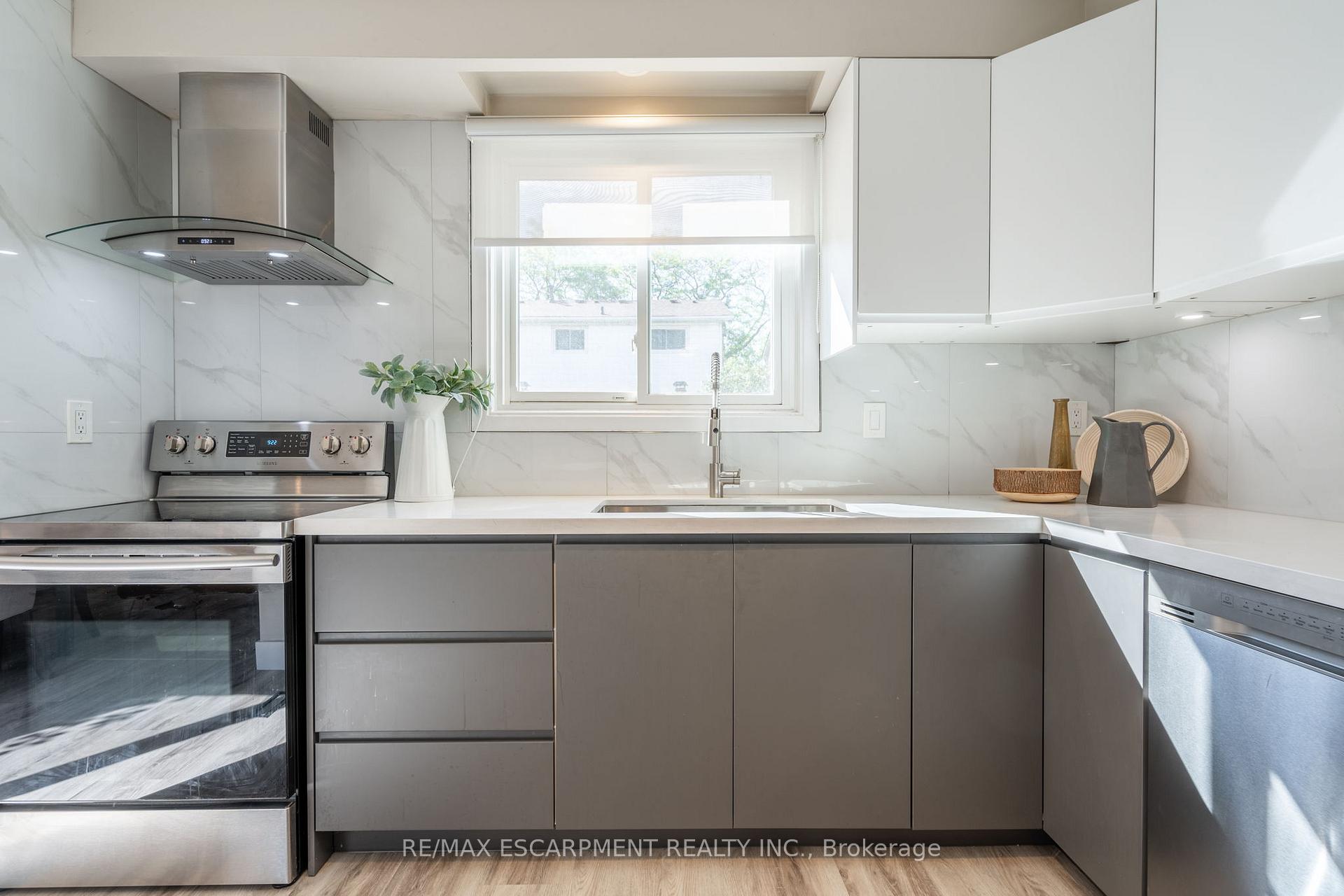 Photo 5 of Unit 89, 5475 Lakeshore Road, Burlington, Appleby — HOMEH