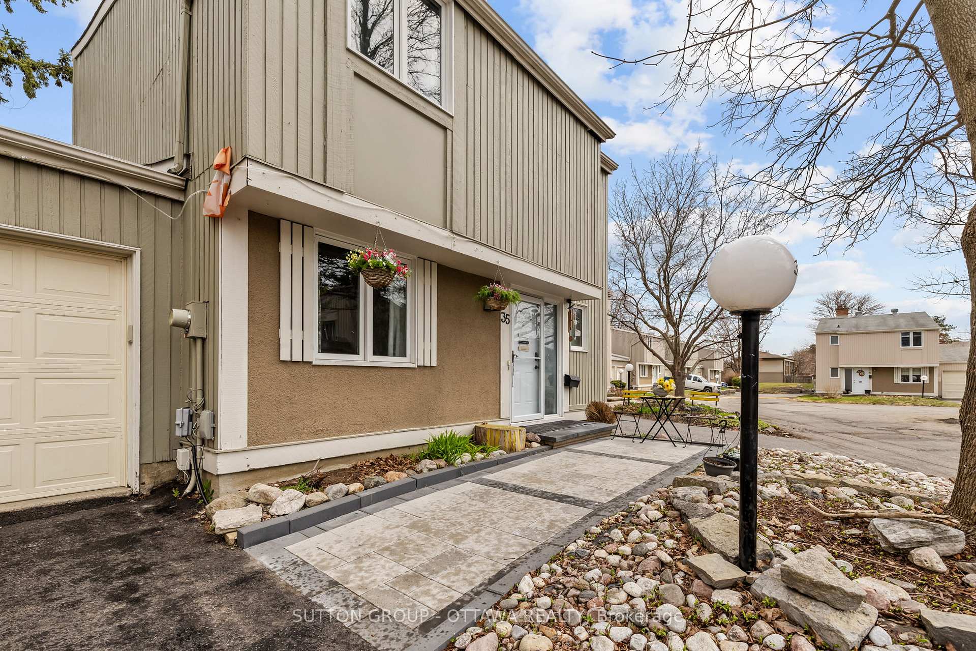 Photo 3 of Unit 65, 35 Jackson Court, Ottawa, Kanata - Beaverbrook — HOMEH