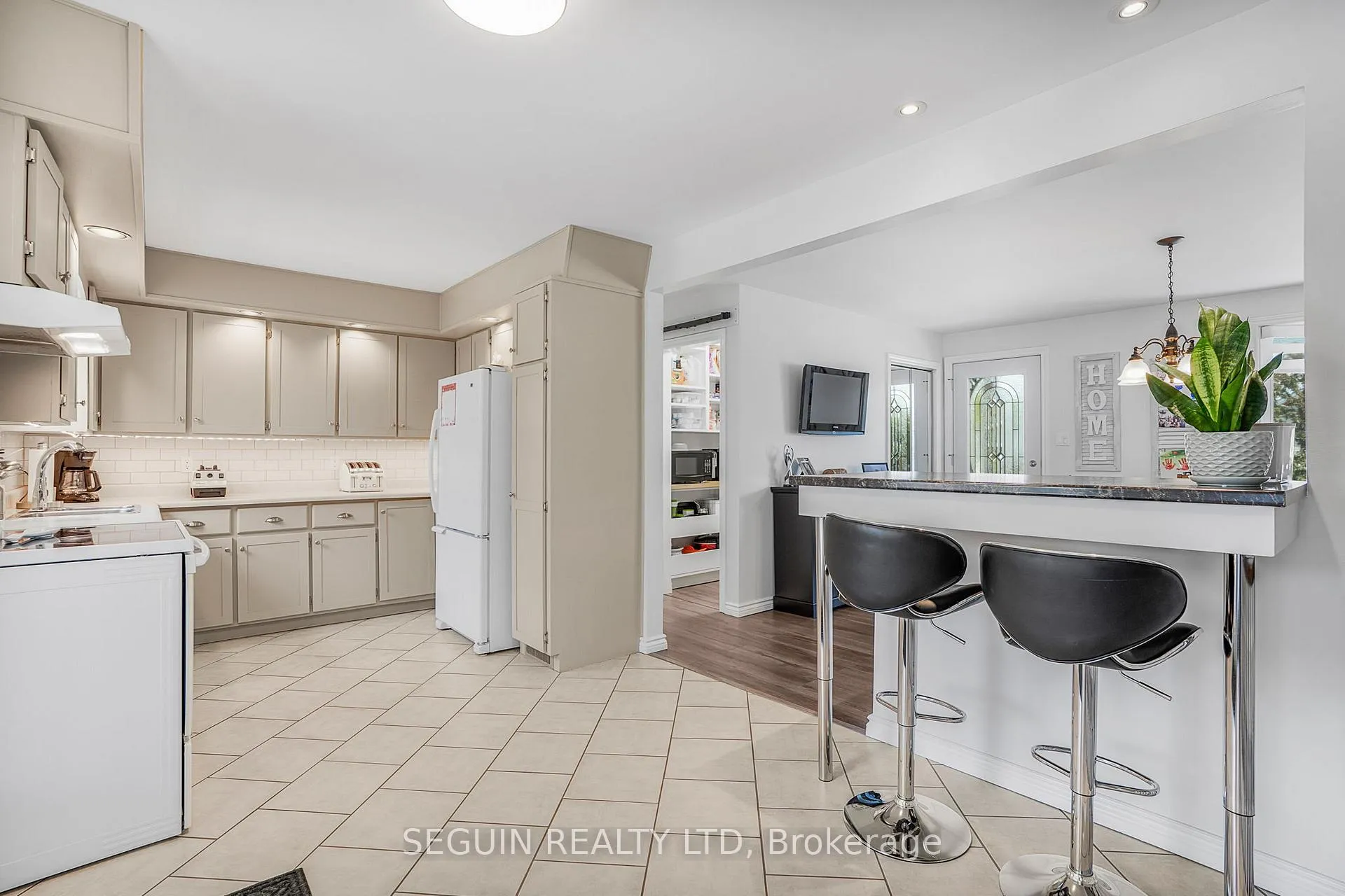 Photo 15 of 114 Stanley Avenue, Champlain, Vankleek Hill — HOMEH