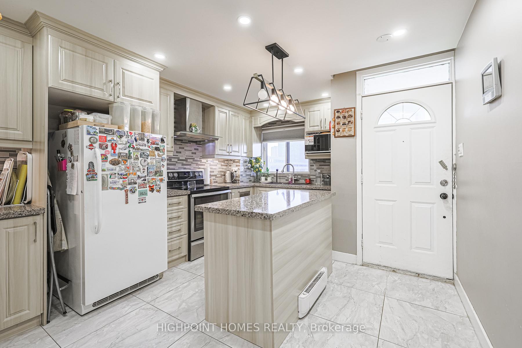 Photo 3 of Unit 315, 140 Leeward Glenway, Toronto, Flemingdon Park — HOMEH
