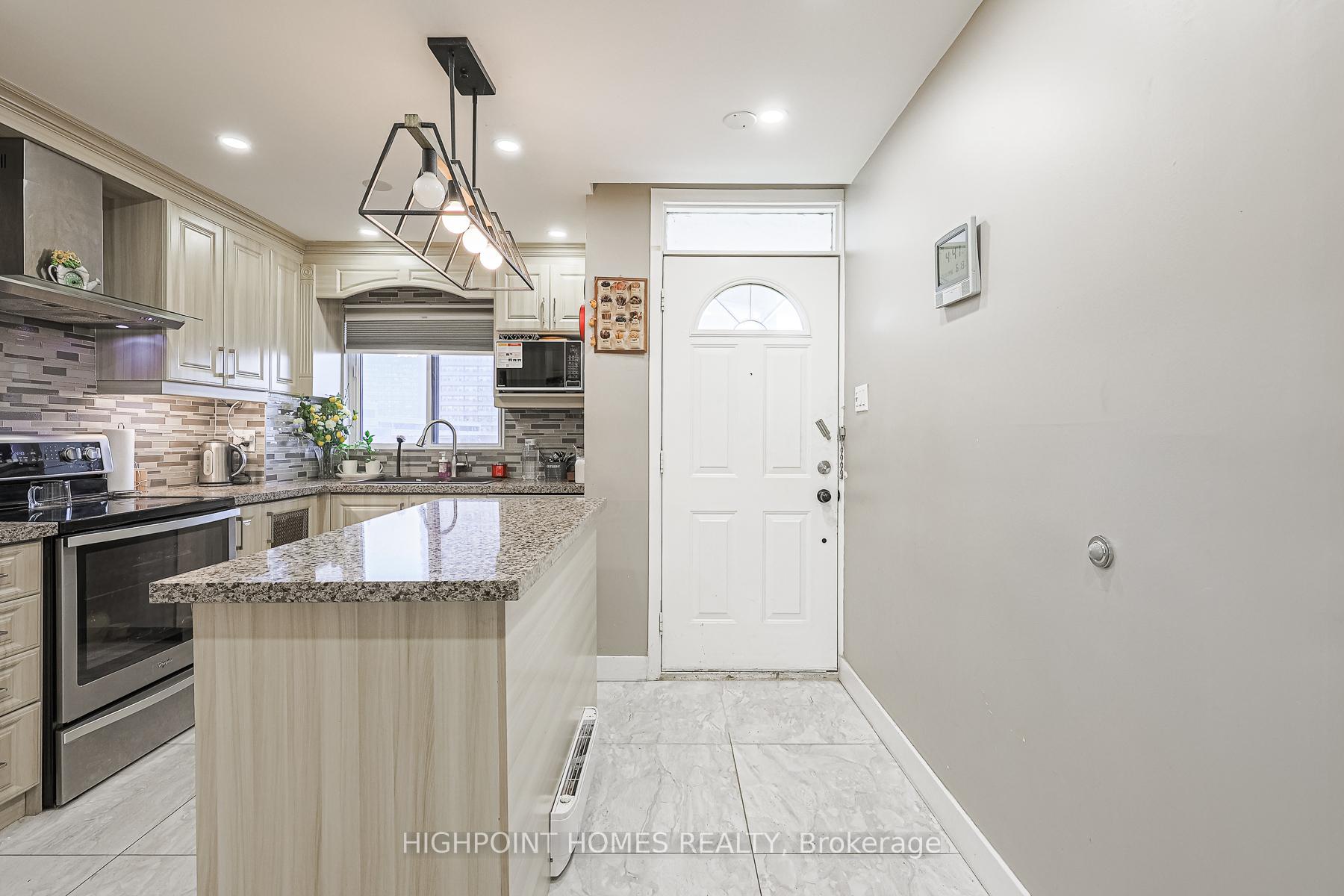 Photo 4 of Unit 315, 140 Leeward Glenway, Toronto, Flemingdon Park — HOMEH
