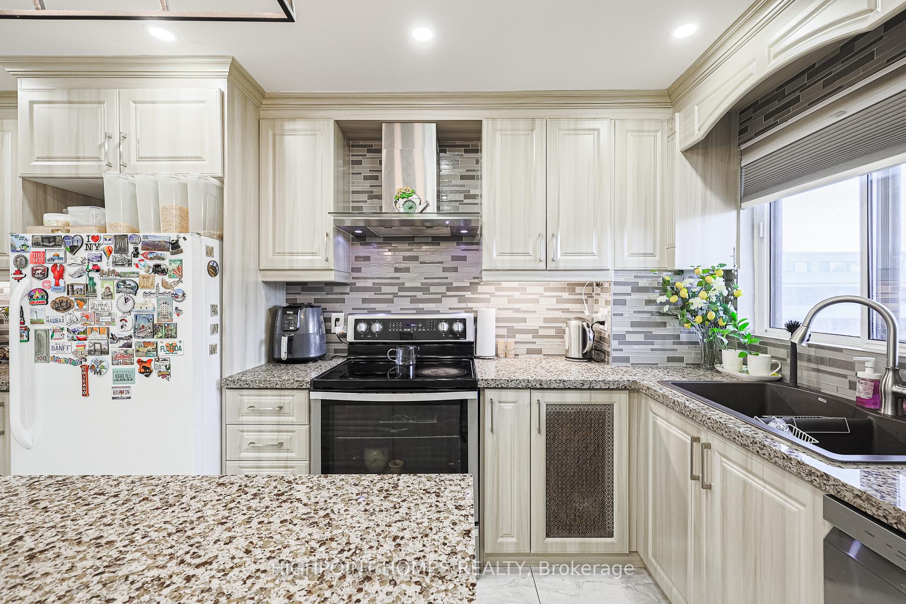 Photo 7 of Unit 315, 140 Leeward Glenway, Toronto, Flemingdon Park — HOMEH