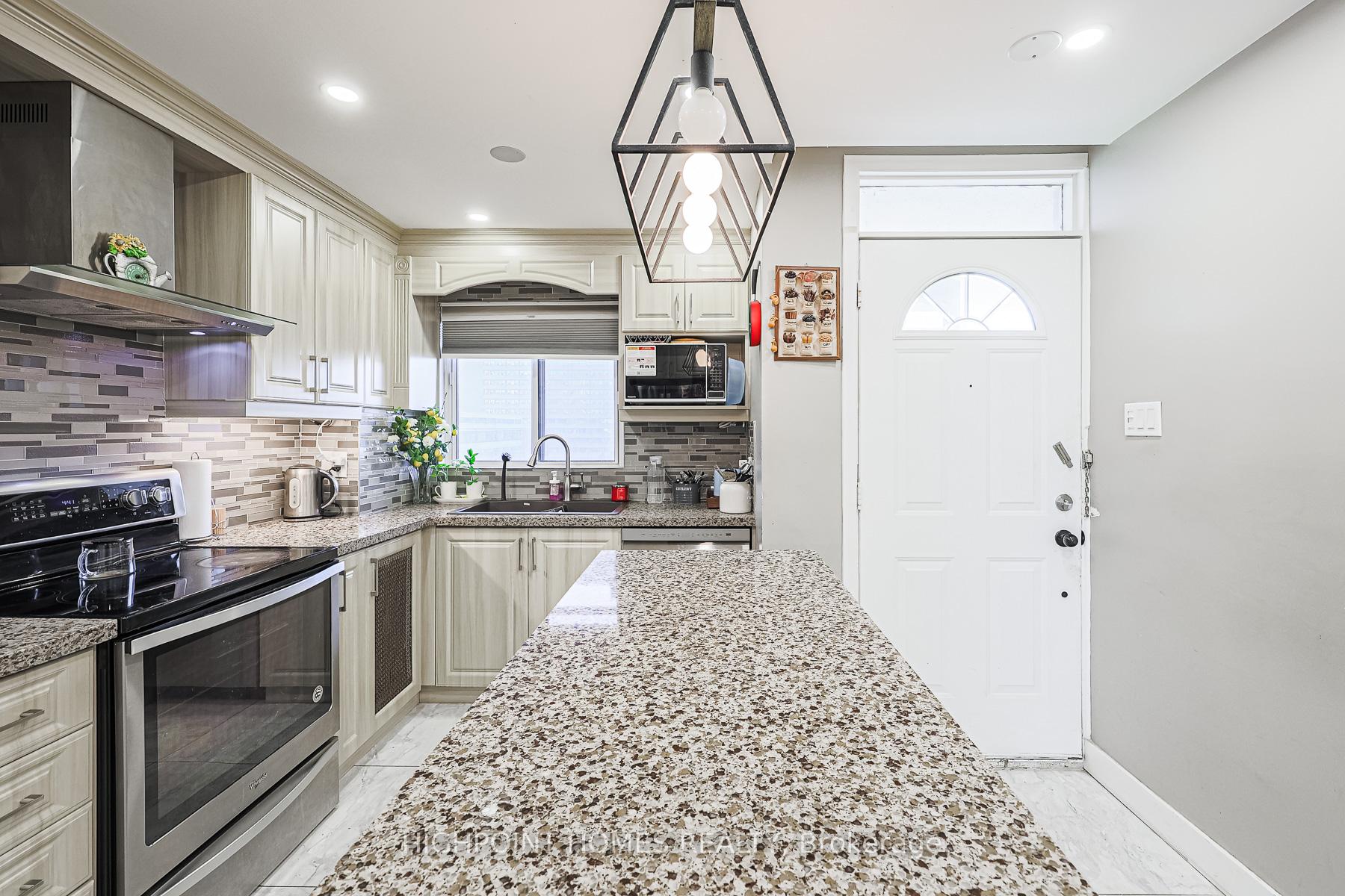Photo 8 of Unit 315, 140 Leeward Glenway, Toronto, Flemingdon Park — HOMEH