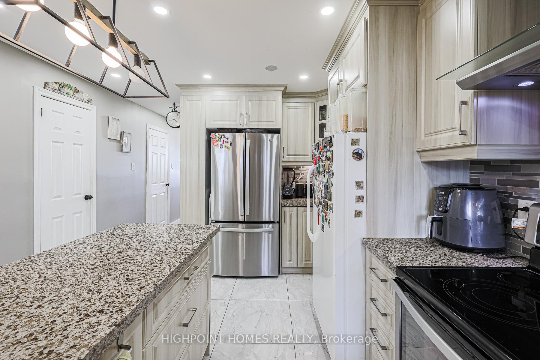 Photo 10 of Unit 315, 140 Leeward Glenway, Toronto, Flemingdon Park — HOMEH