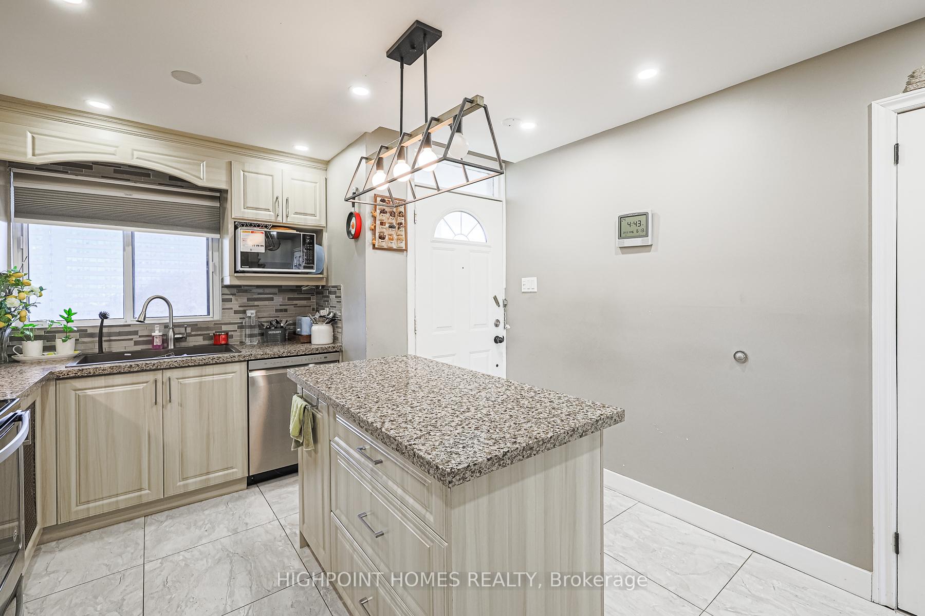 Photo 11 of Unit 315, 140 Leeward Glenway, Toronto, Flemingdon Park — HOMEH