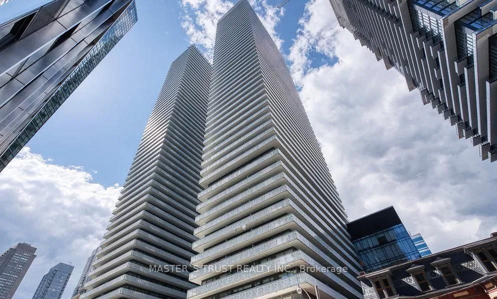 Front of Unit 3307, 50 Charles Street E