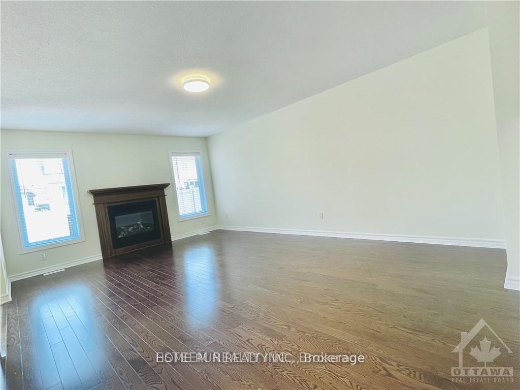 Photo 4 of 651 Clearbrook Drive, Ottawa, Barrhaven - Strandherd — HOMEH