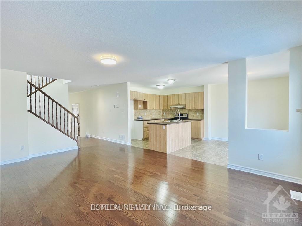 Photo 6 of 651 Clearbrook Drive, Ottawa, Barrhaven - Strandherd — HOMEH