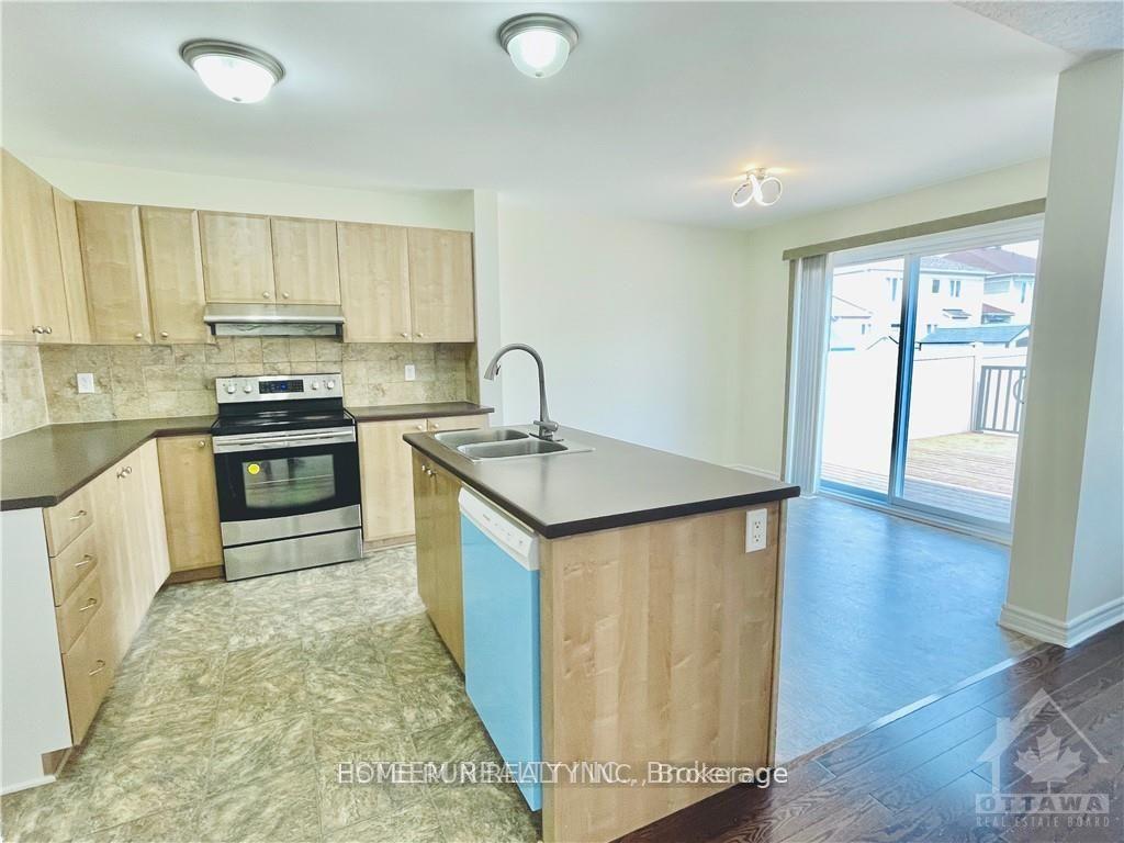 Photo 7 of 651 Clearbrook Drive, Ottawa, Barrhaven - Strandherd — HOMEH