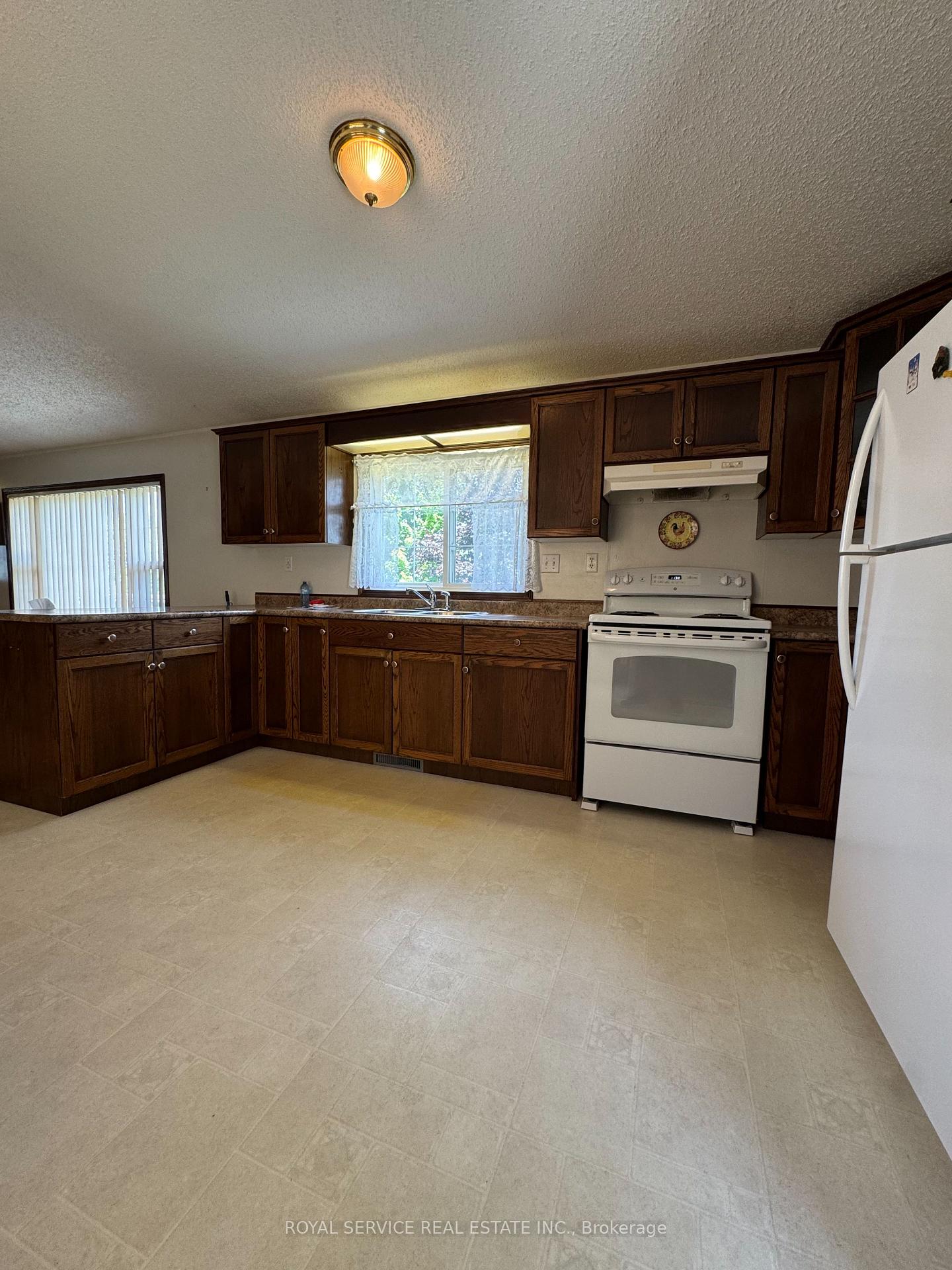 Photo 10 of Unit 14, 1037 Arthur Street, Clarington, Rural Clarington — HOMEH