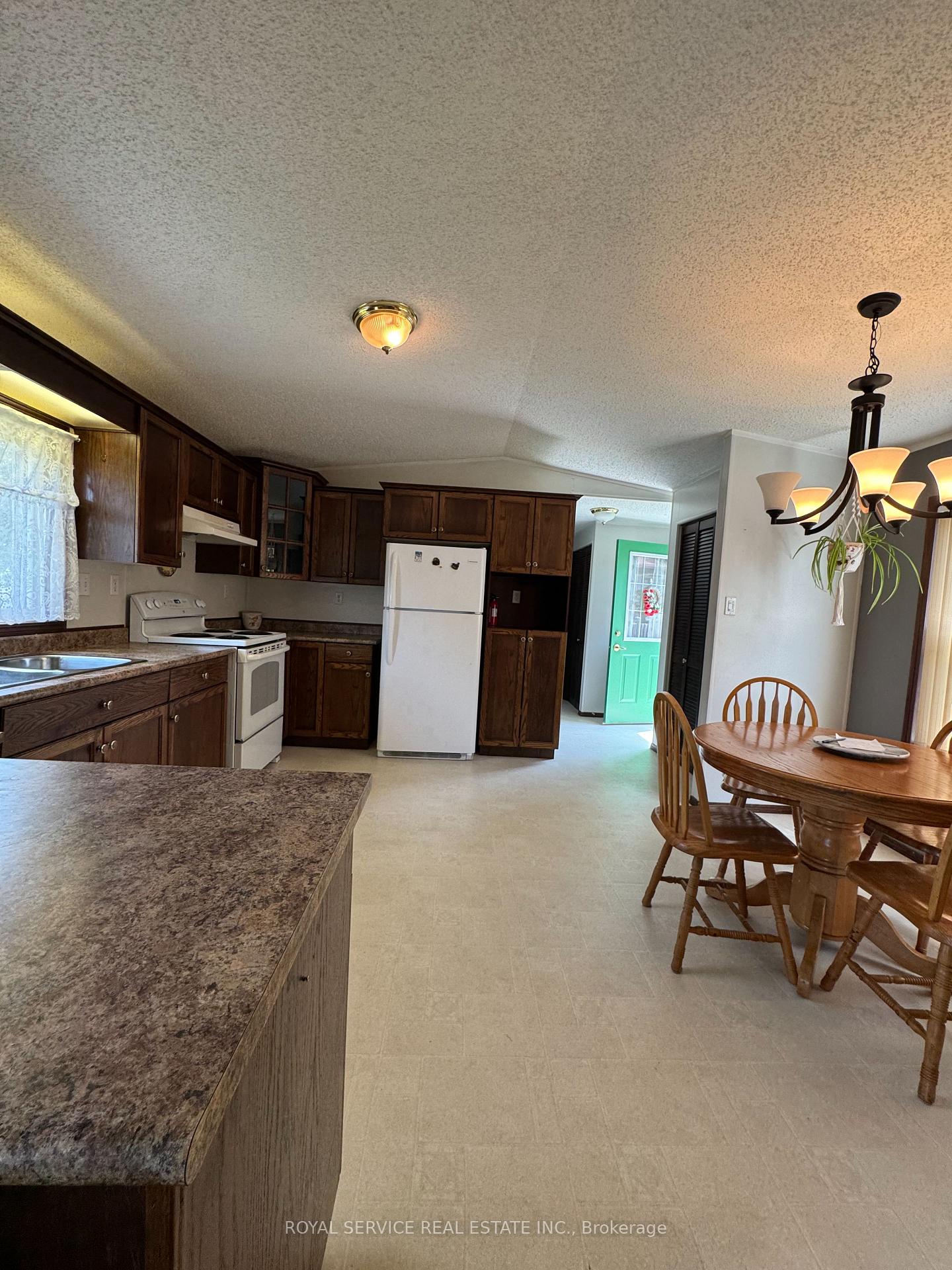 Photo 12 of Unit 14, 1037 Arthur Street, Clarington, Rural Clarington — HOMEH